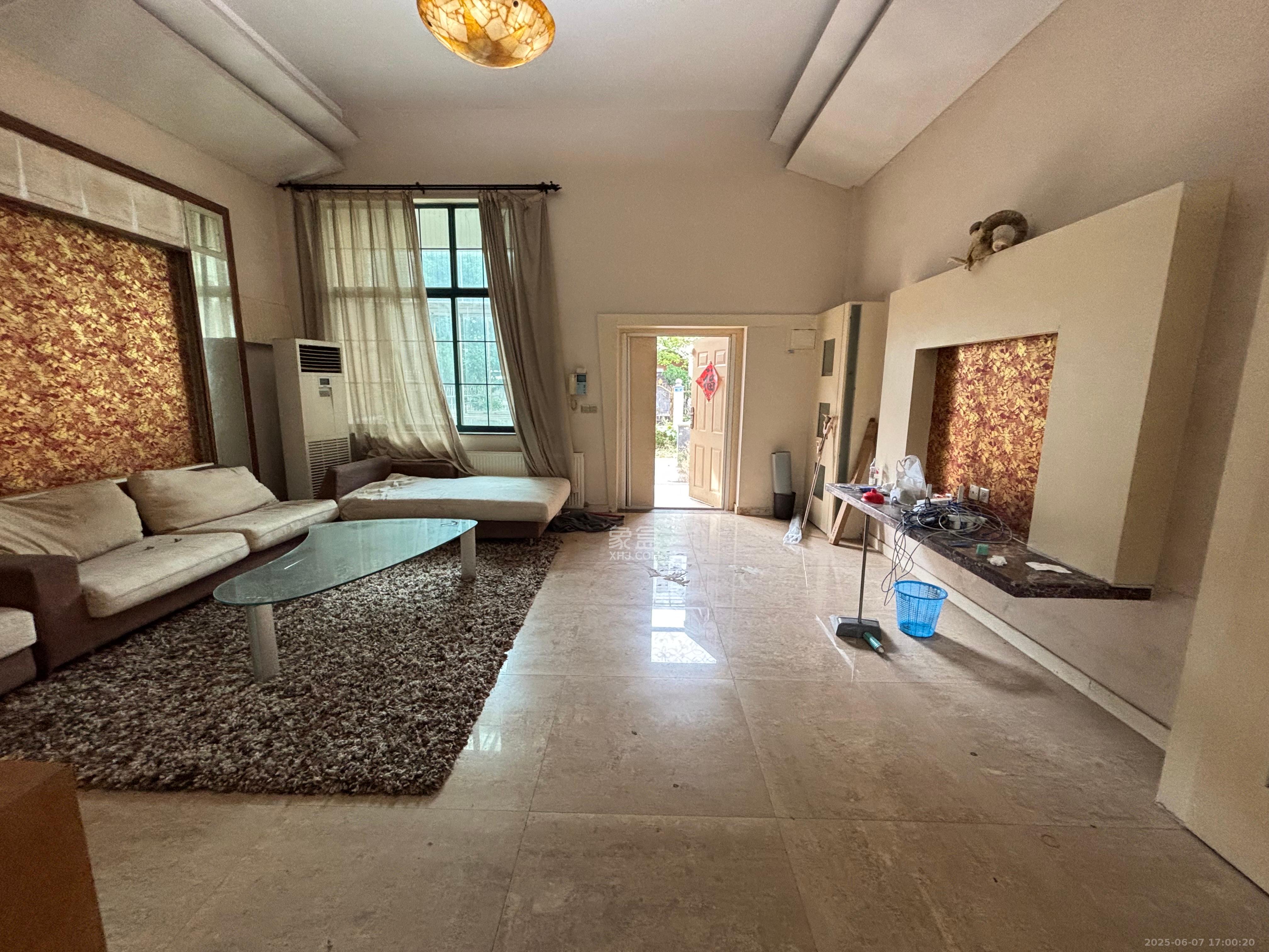 山水芙蓉国际新城 5室2厅2卫 5500.0元/月 山水芙蓉国际新城 5室2厅2卫 5500.0元/月室内图