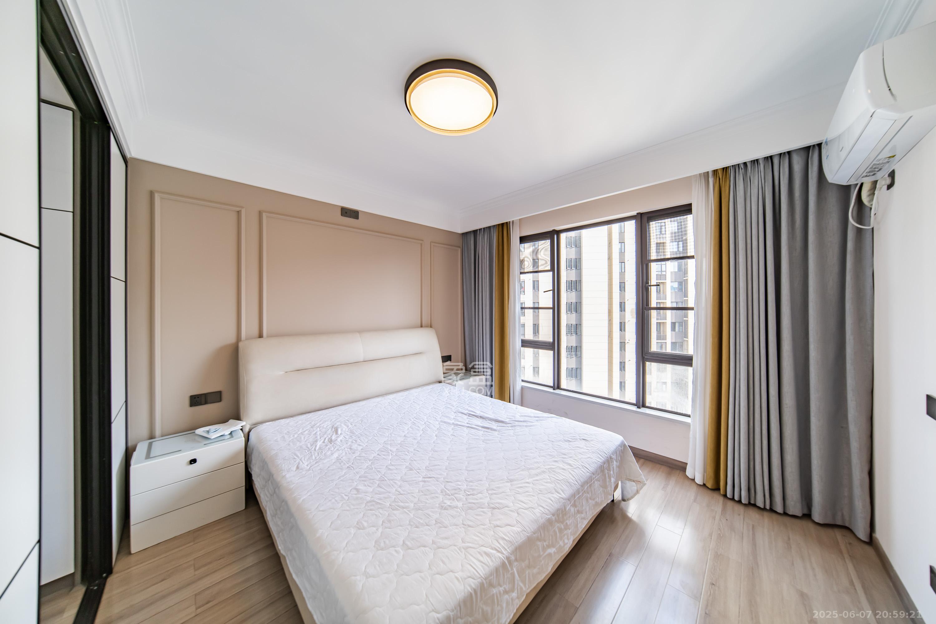 和泓梅溪四季 5室2厅2卫 239.0万 和泓梅溪四季 5室2厅2卫 239.0万卧室