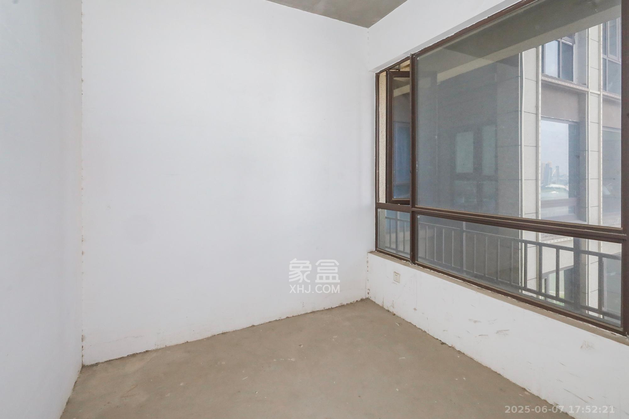 南山雍江汇(滨江国际新城) 3室2厅2卫 198.0万 南山雍江汇(滨江国际新城) 3室2厅2卫 198.0万卧室