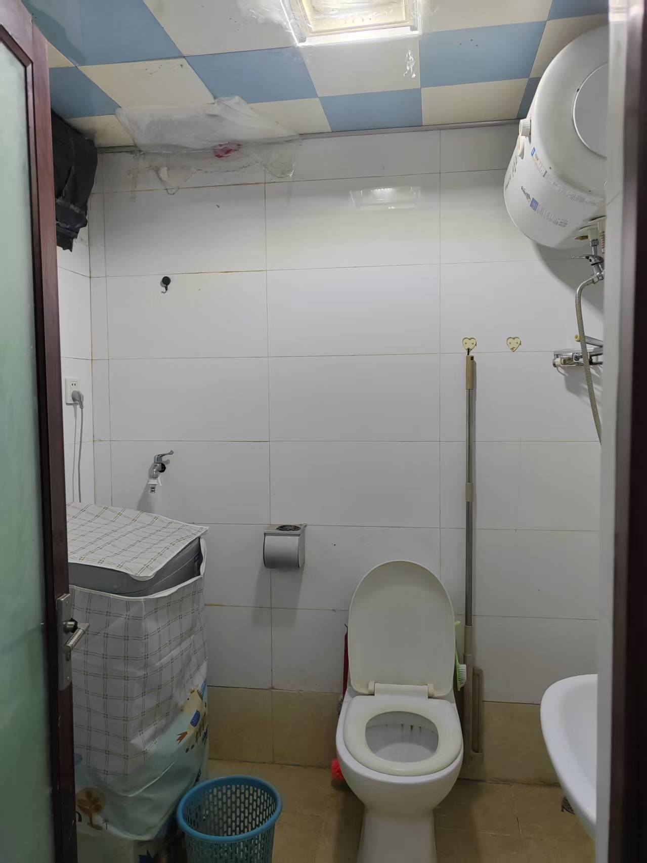 港苑小区  2室1厅1卫   1800.00元/月室内图