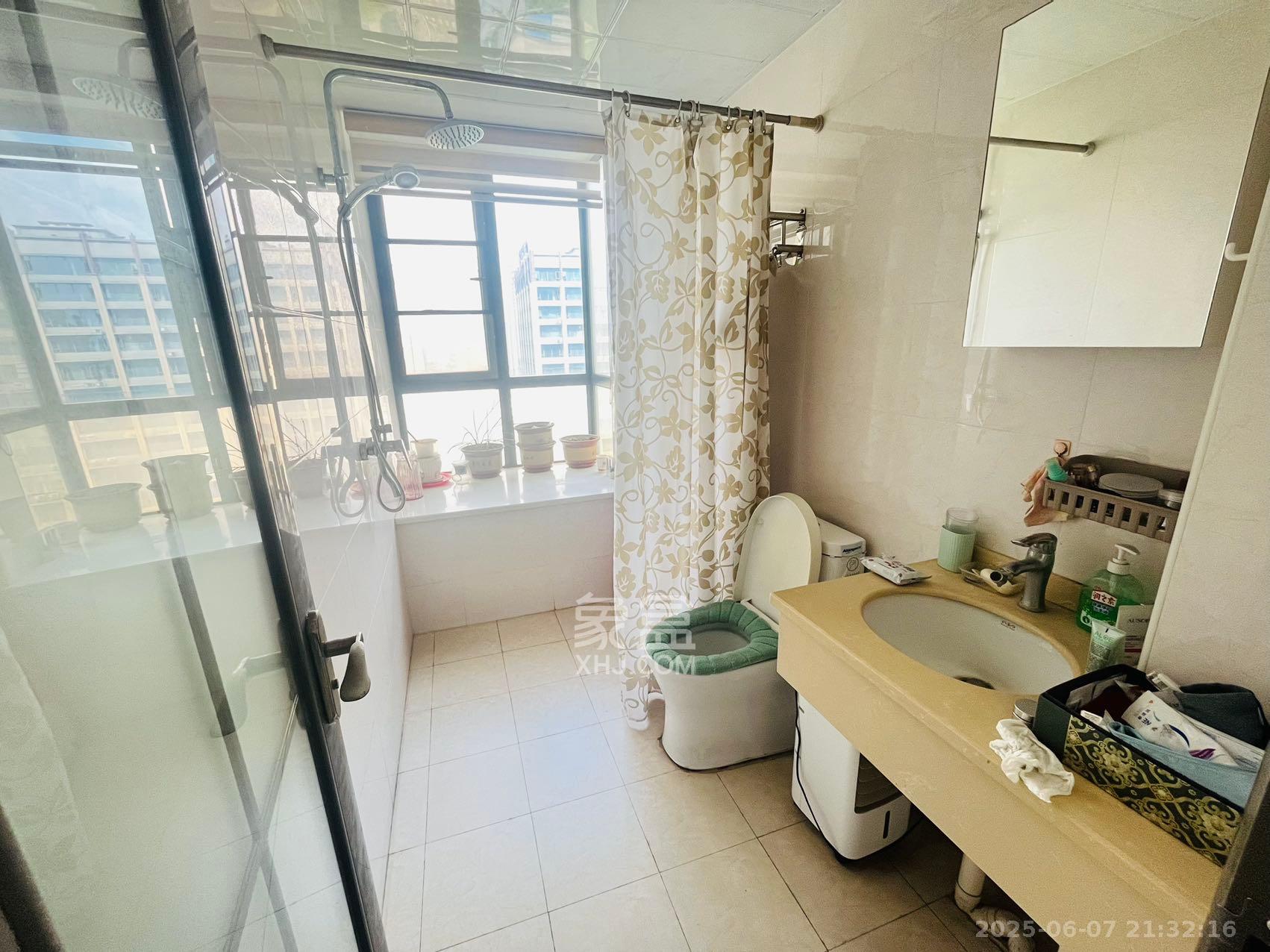 九华新城  4室2厅2卫    85.0万 九华新城  4室2厅2卫    85.0万客厅