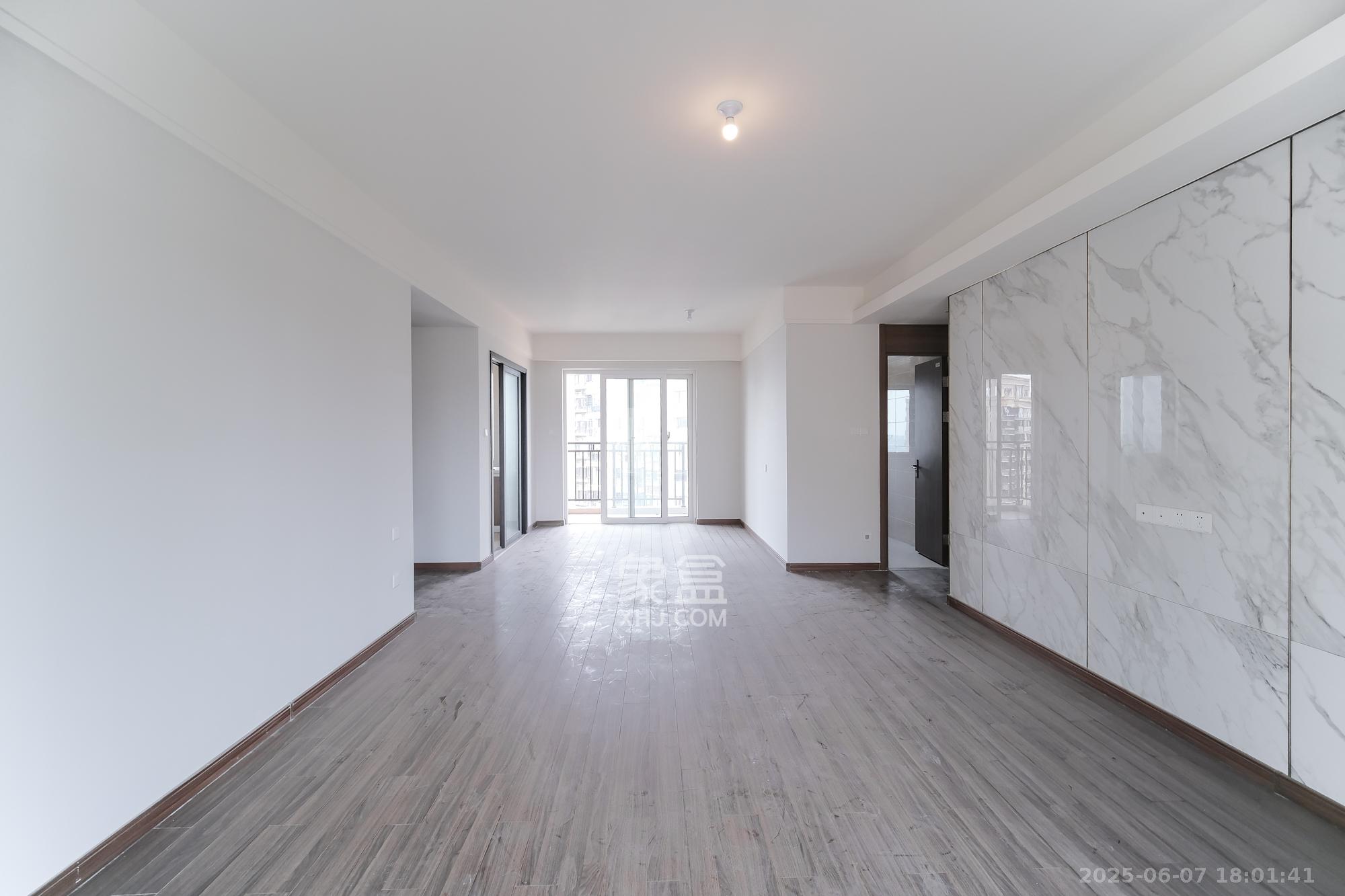 保利香槟国际 4室2厅2卫 110.0万 保利香槟国际 4室2厅2卫 110.0万客厅