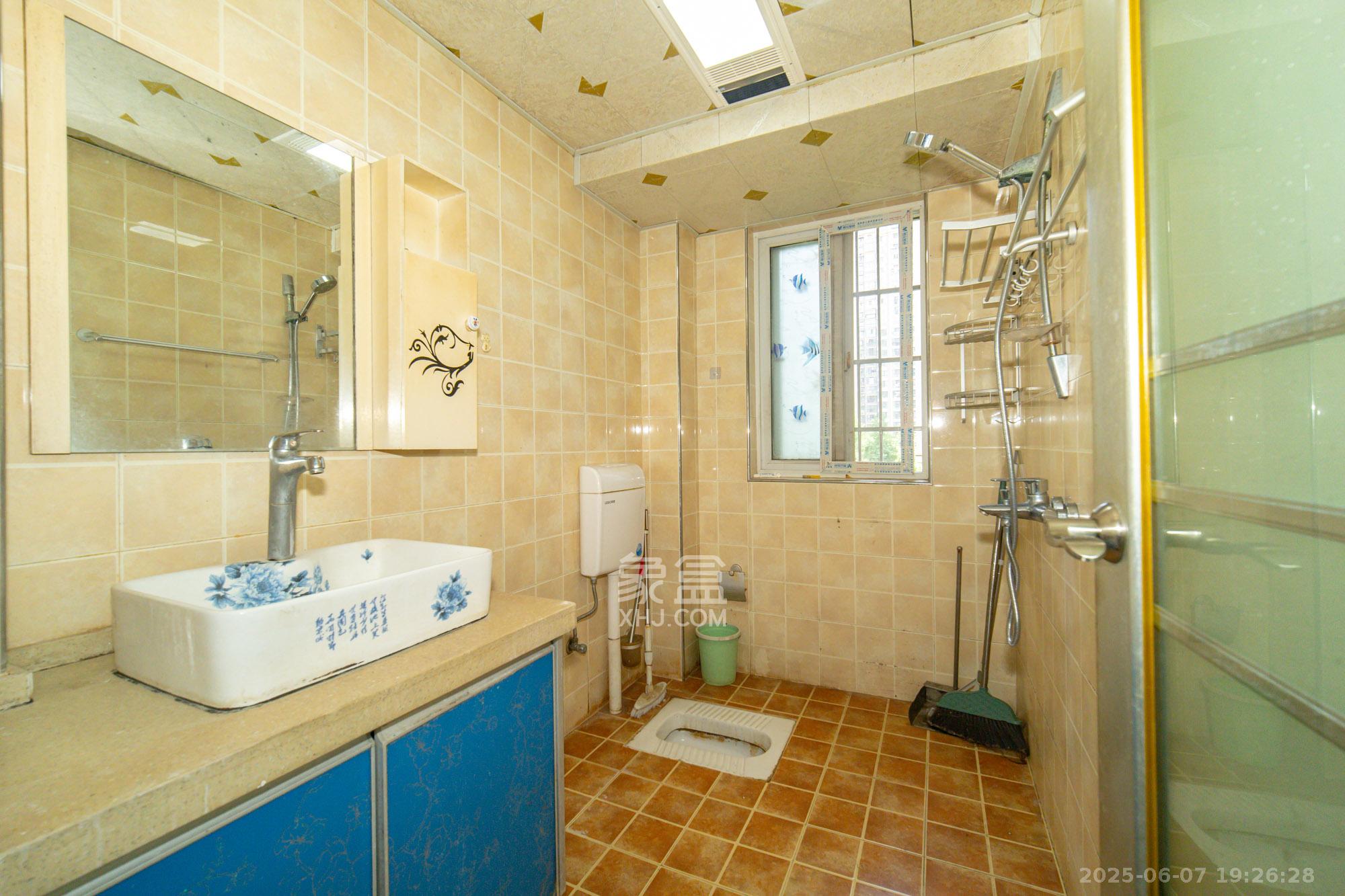 筑梦佳园 4室2厅1卫 65.0万 筑梦佳园 4室2厅1卫 65.0万卫生间