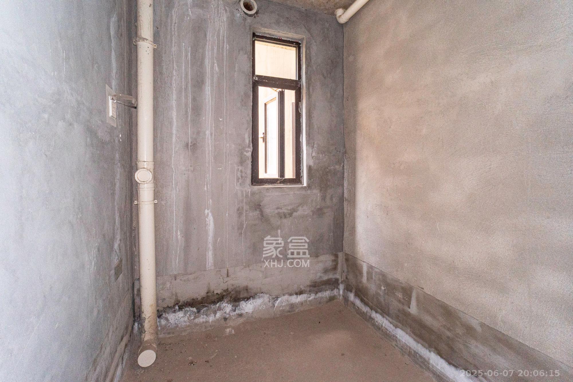 中交建发松雅院 5室4厅3卫 328.0万 中交建发松雅院 5室4厅3卫 328.0万卫生间