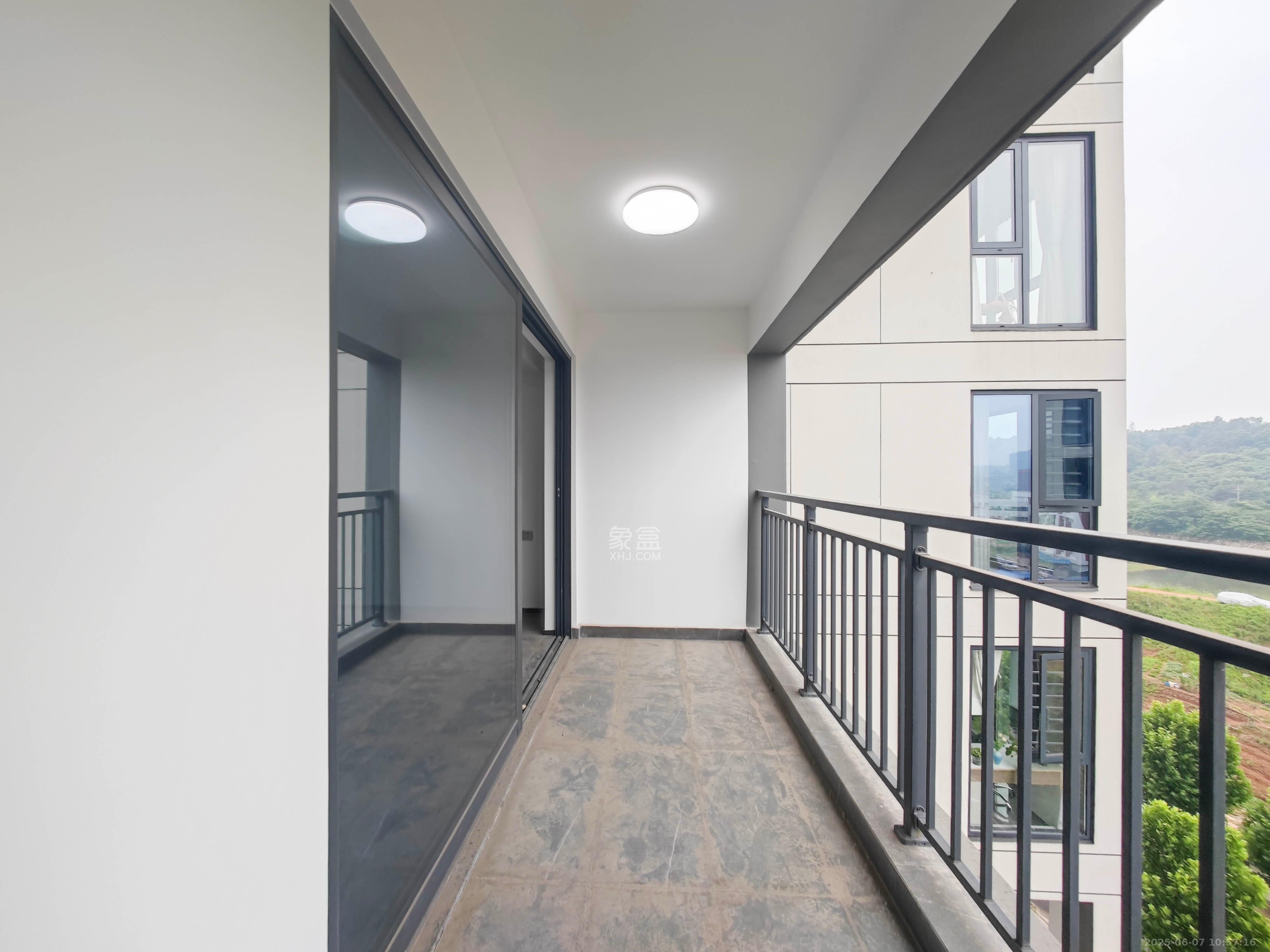 中海星樾府  4室2厅2卫    210.0万阳台