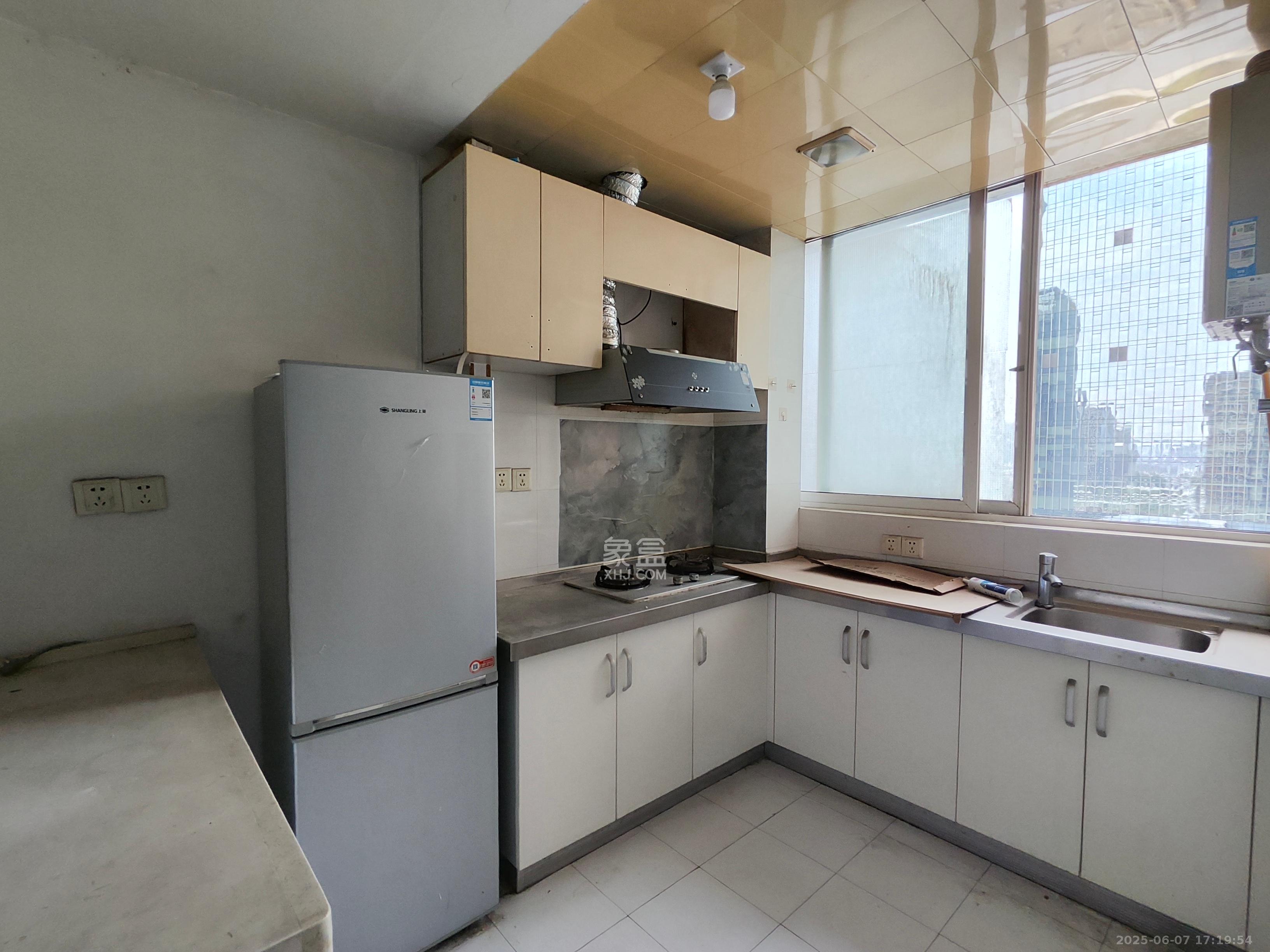 建鸿达现代公寓  1室1厅1卫   1300.00元/月室内图