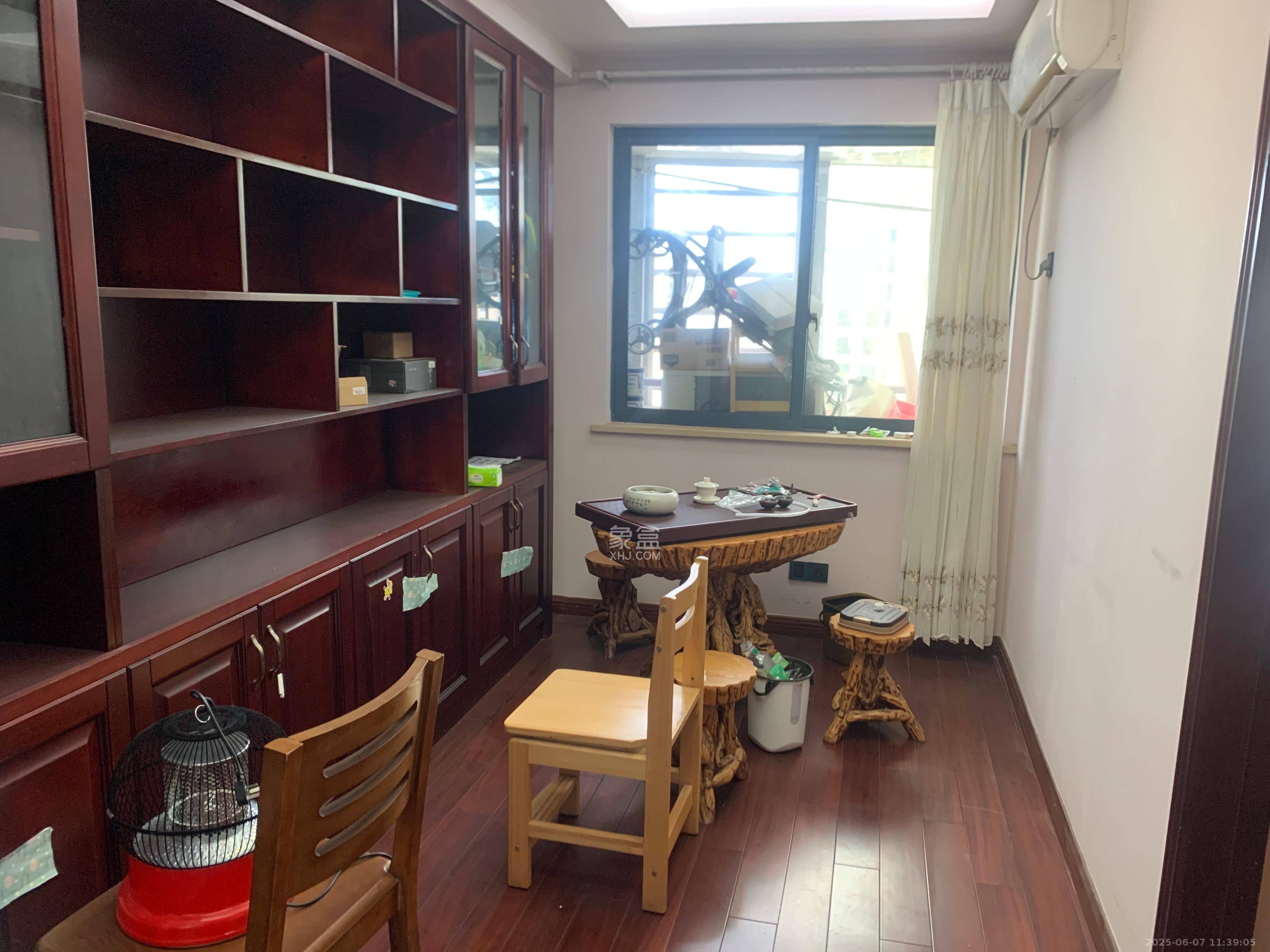 奥克斯广场  4室2厅2卫   3500.00元/月室内图