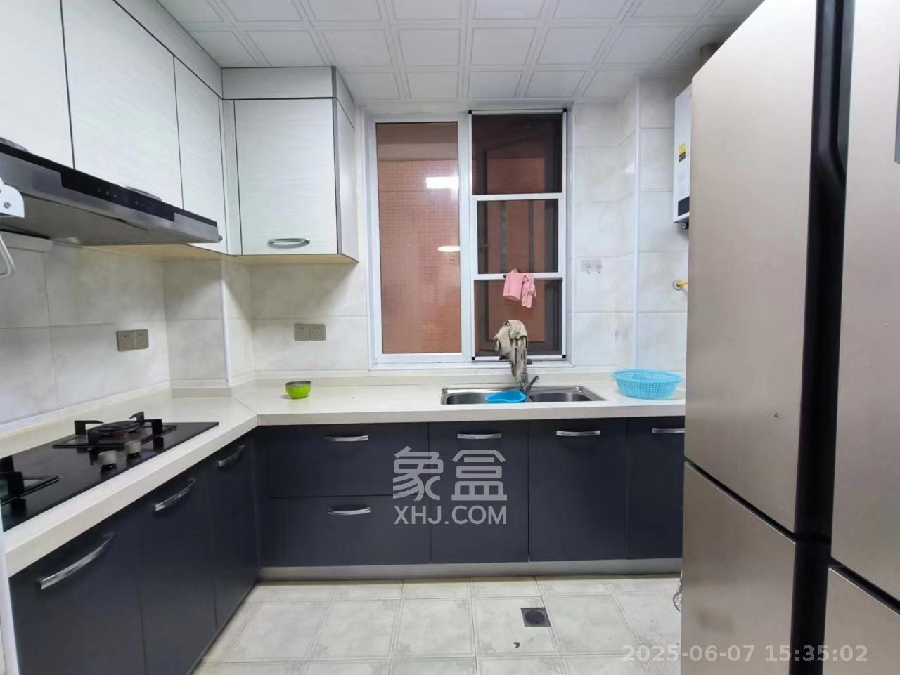 丽发新城  3室2厅1卫   2400.00元/月