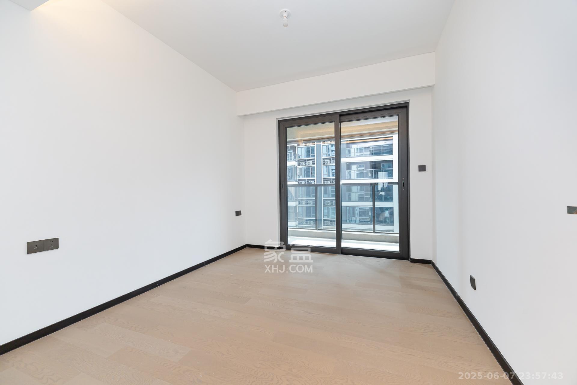 时代倾城汀蓝(时代倾城六期)  5室2厅3卫    300.0万 时代倾城汀蓝(时代倾城六期)  5室2厅3卫    300.0万卧室