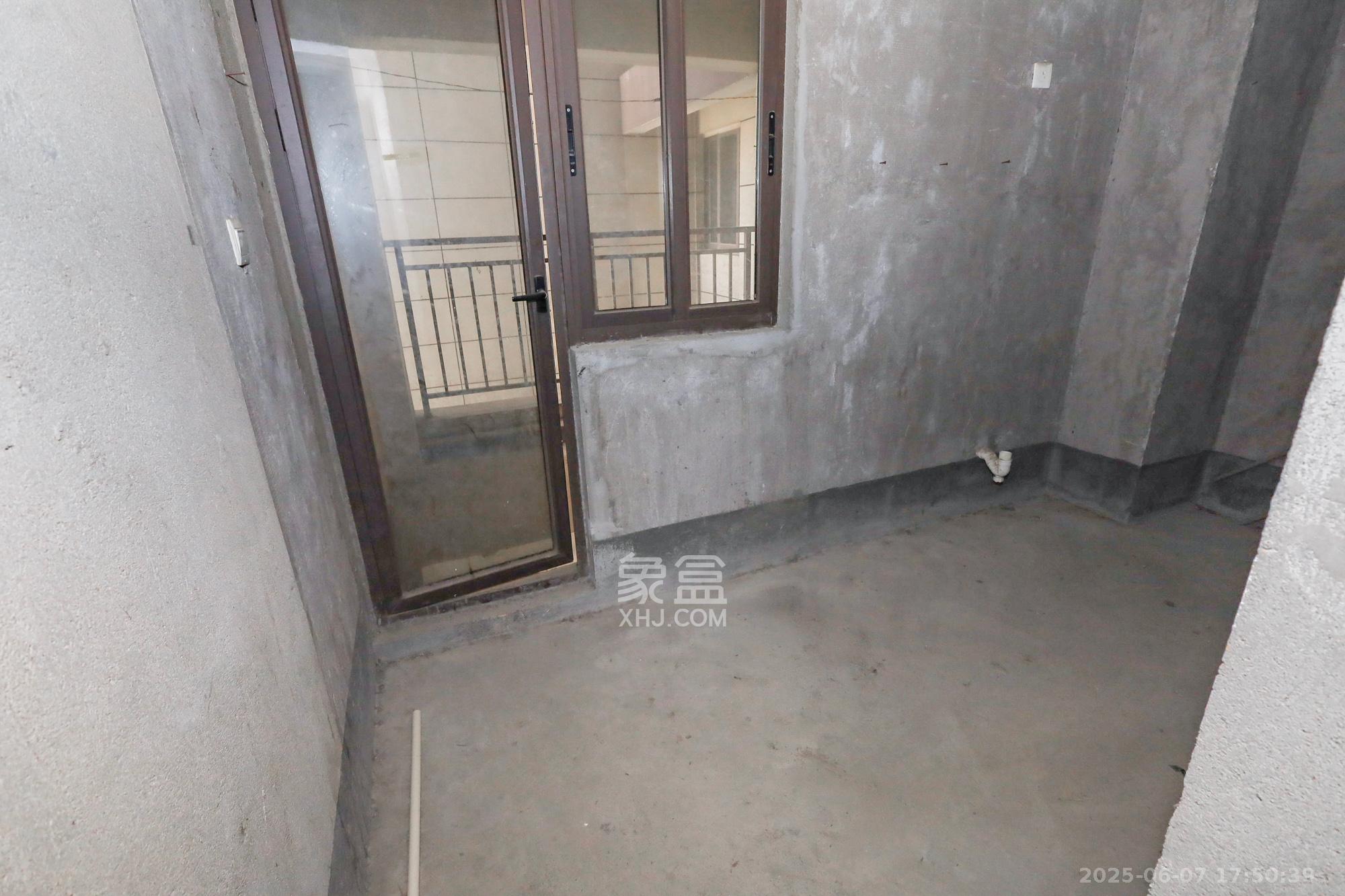南山雍江汇（滨江国际新城）  3室2厅2卫   230.00万其他