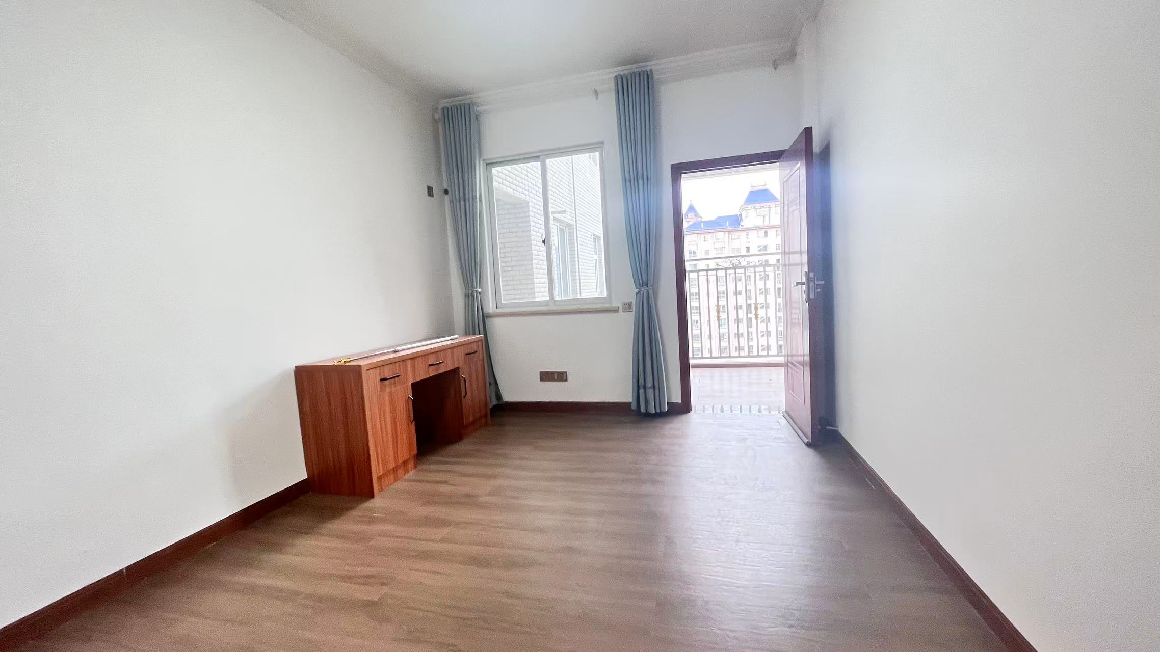 大学康城 4室2厅2卫 1700.0元/月 大学康城 4室2厅2卫 1700.0元/月室内图