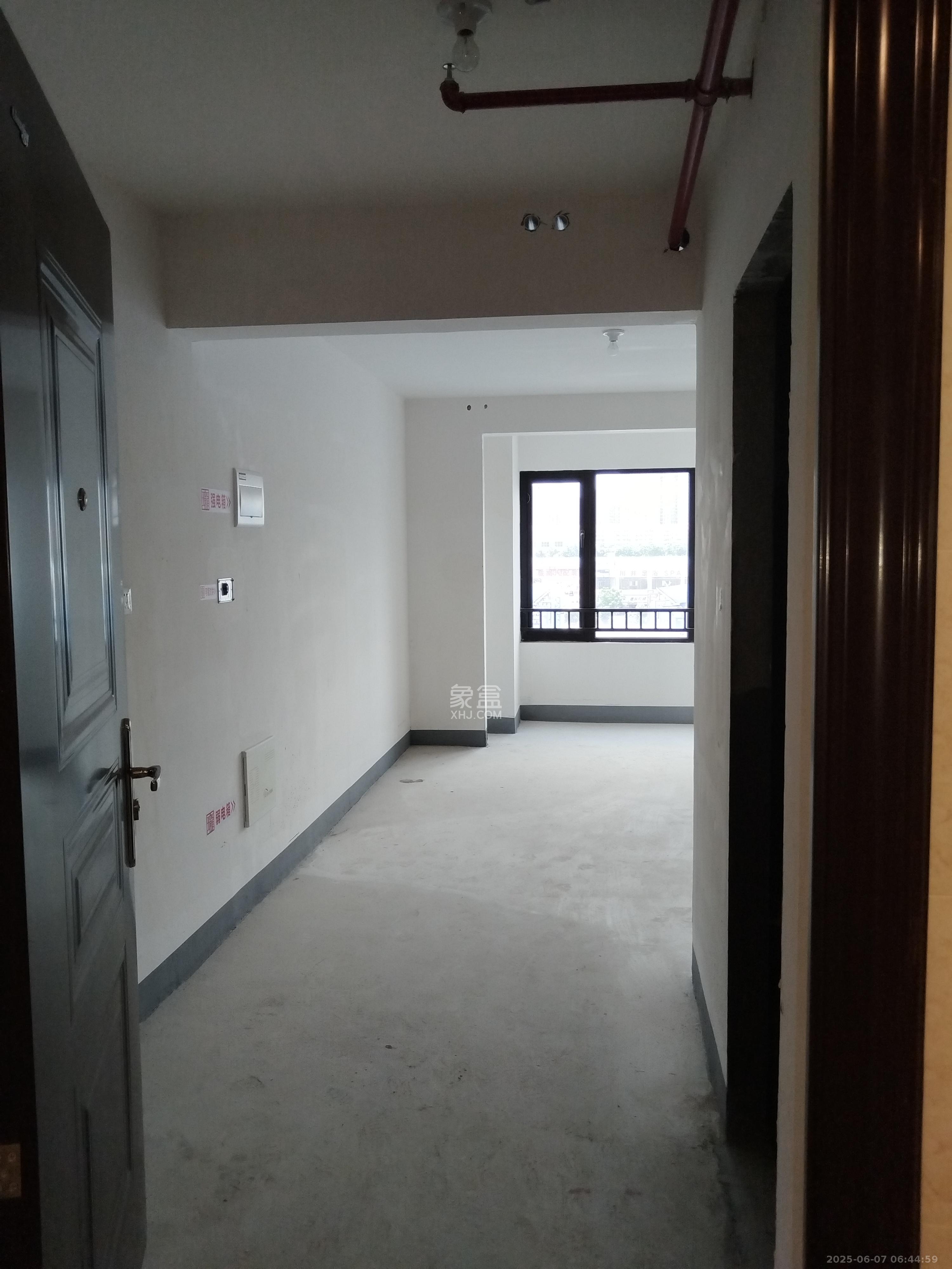 中海珑悦府  1室1厅1卫    1400.0元/月室内图1