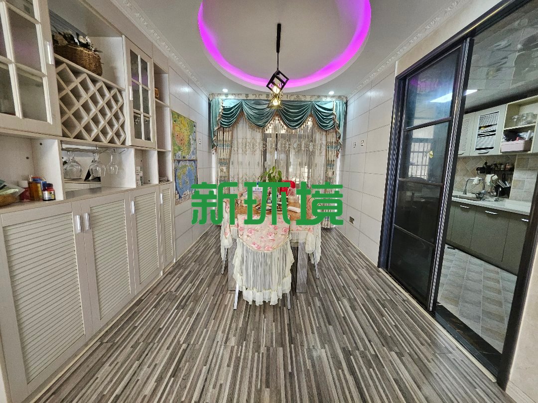 都市金苑  4室2厅2卫   95.00万客厅