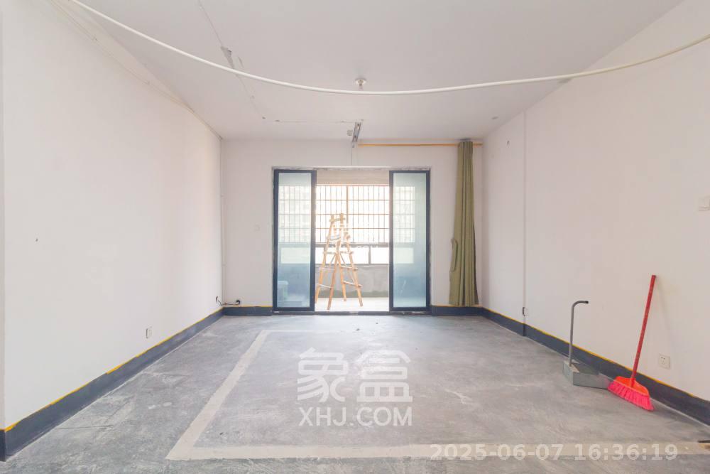 长房东云台  4室2厅2卫    1500.0元/月