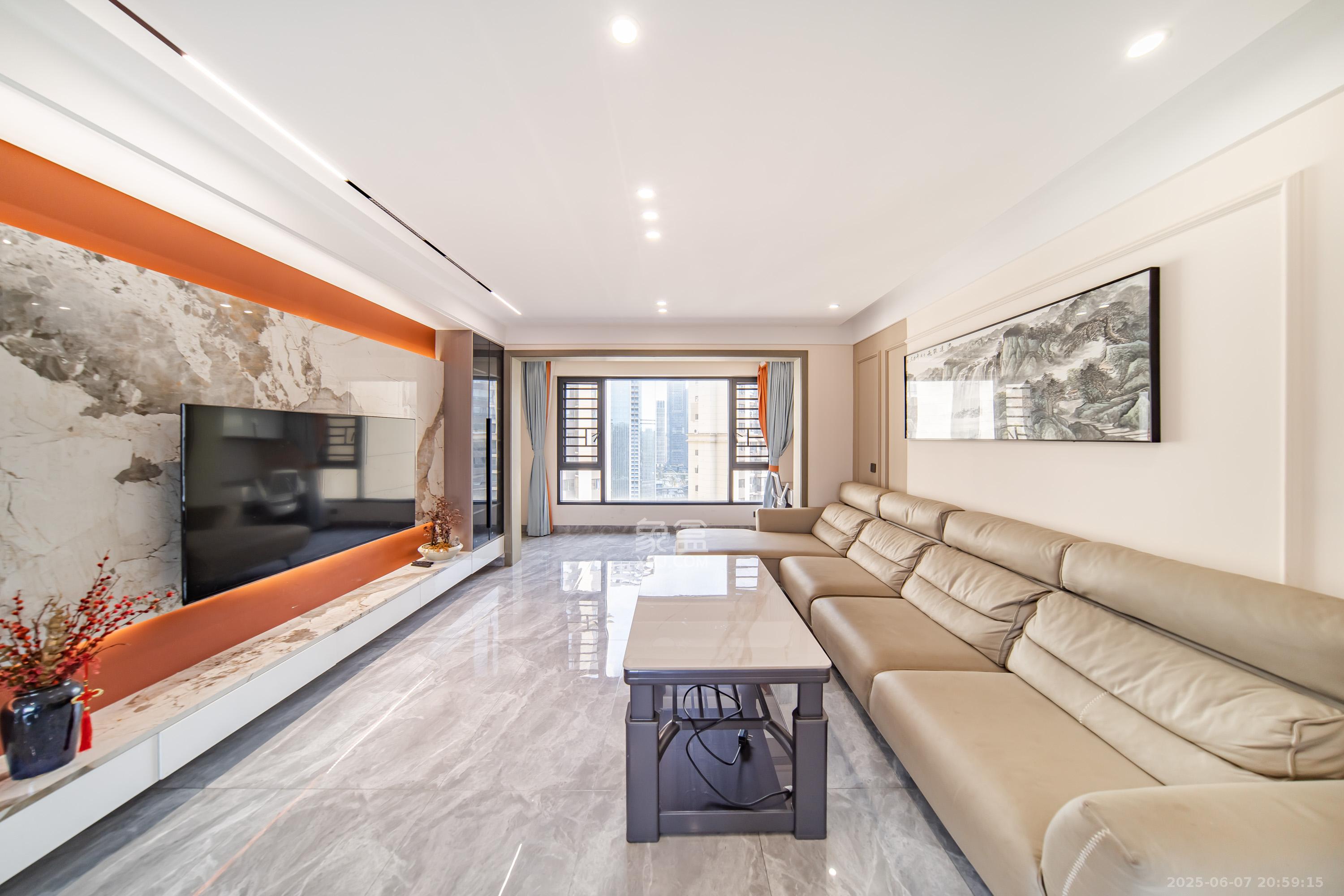 和泓梅溪四季 5室2厅2卫 239.0万 和泓梅溪四季 5室2厅2卫 239.0万客厅