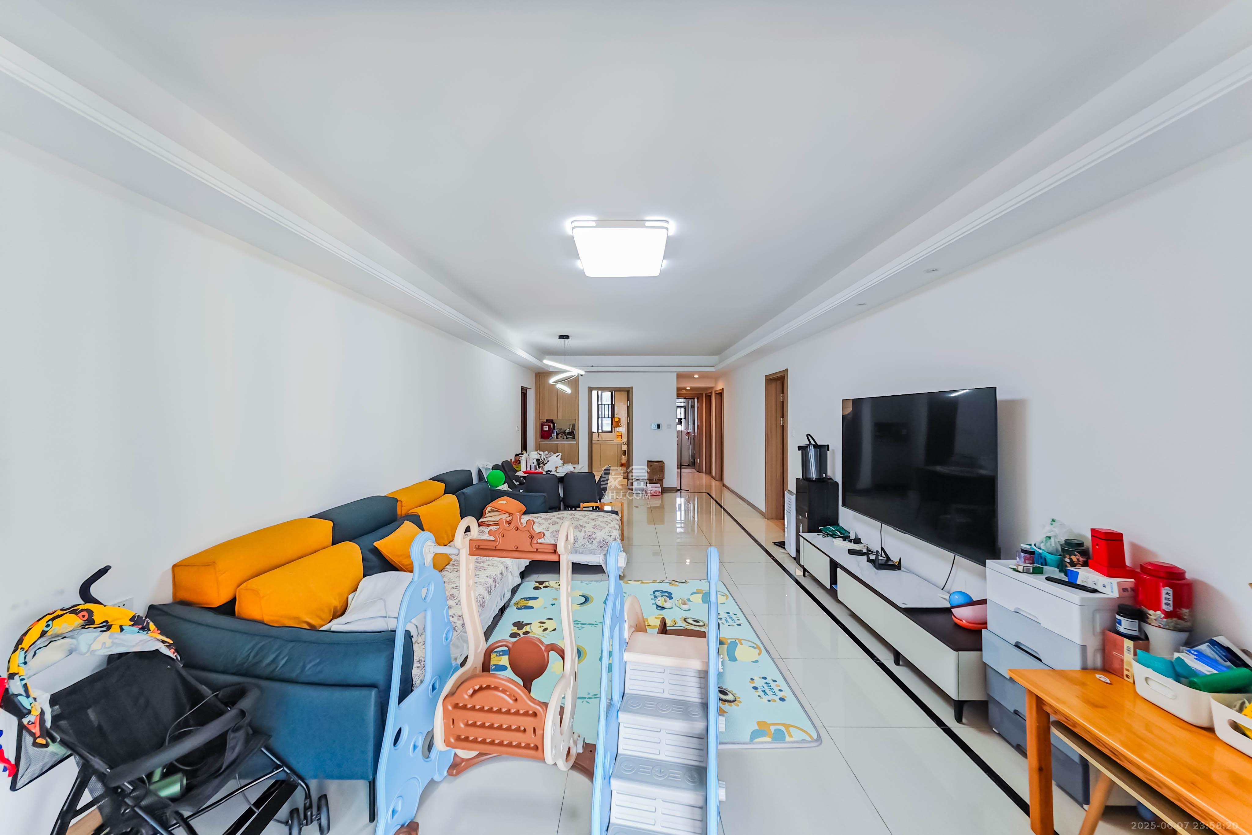 长沙高铁吾悦广场 3室2厅2卫 147.0万 长沙高铁吾悦广场 3室2厅2卫 147.0万客厅