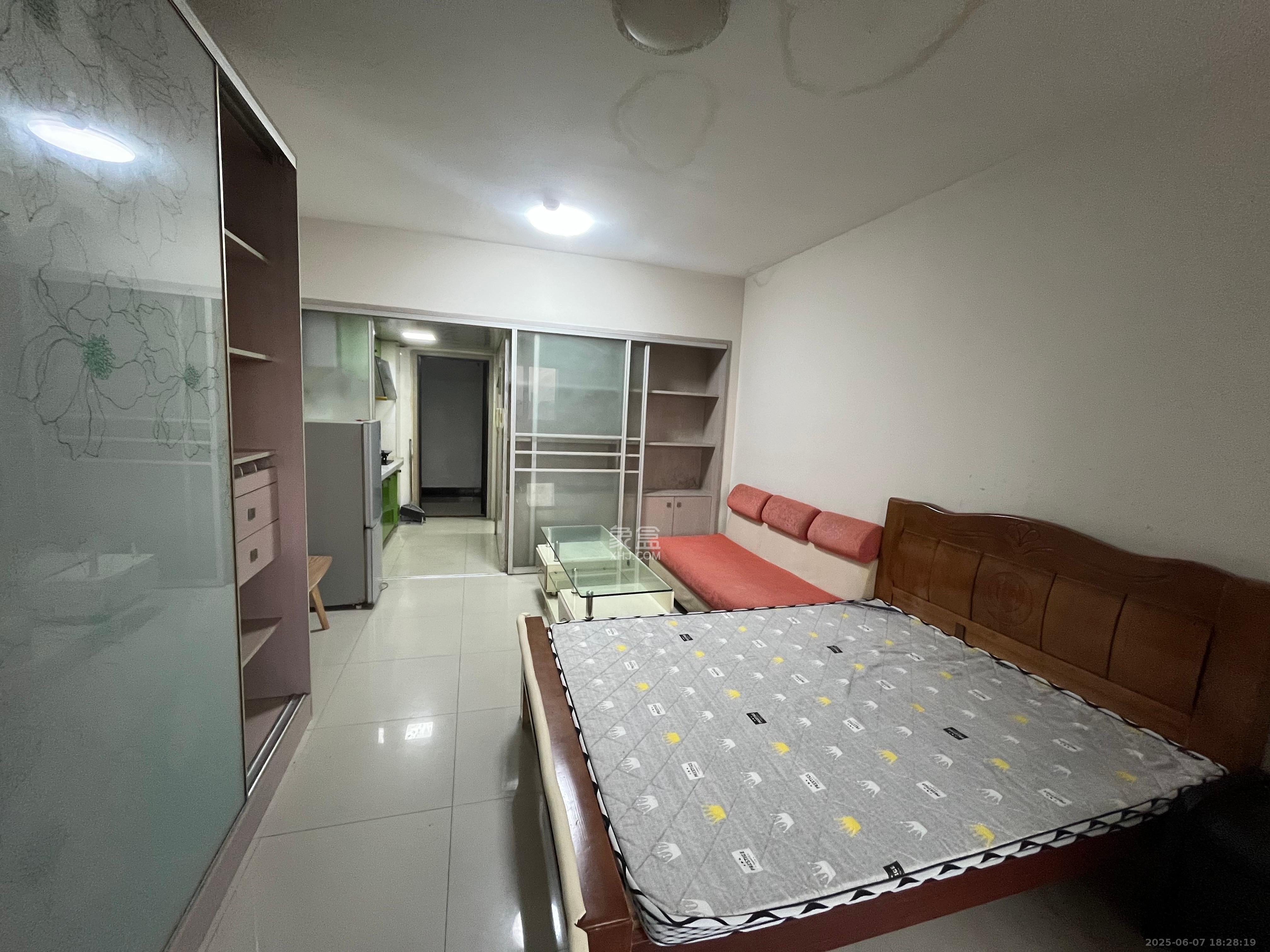 2076至高点 1室0厅1卫 1300.0元/月 2076至高点 1室0厅1卫 1300.0元/月室内图