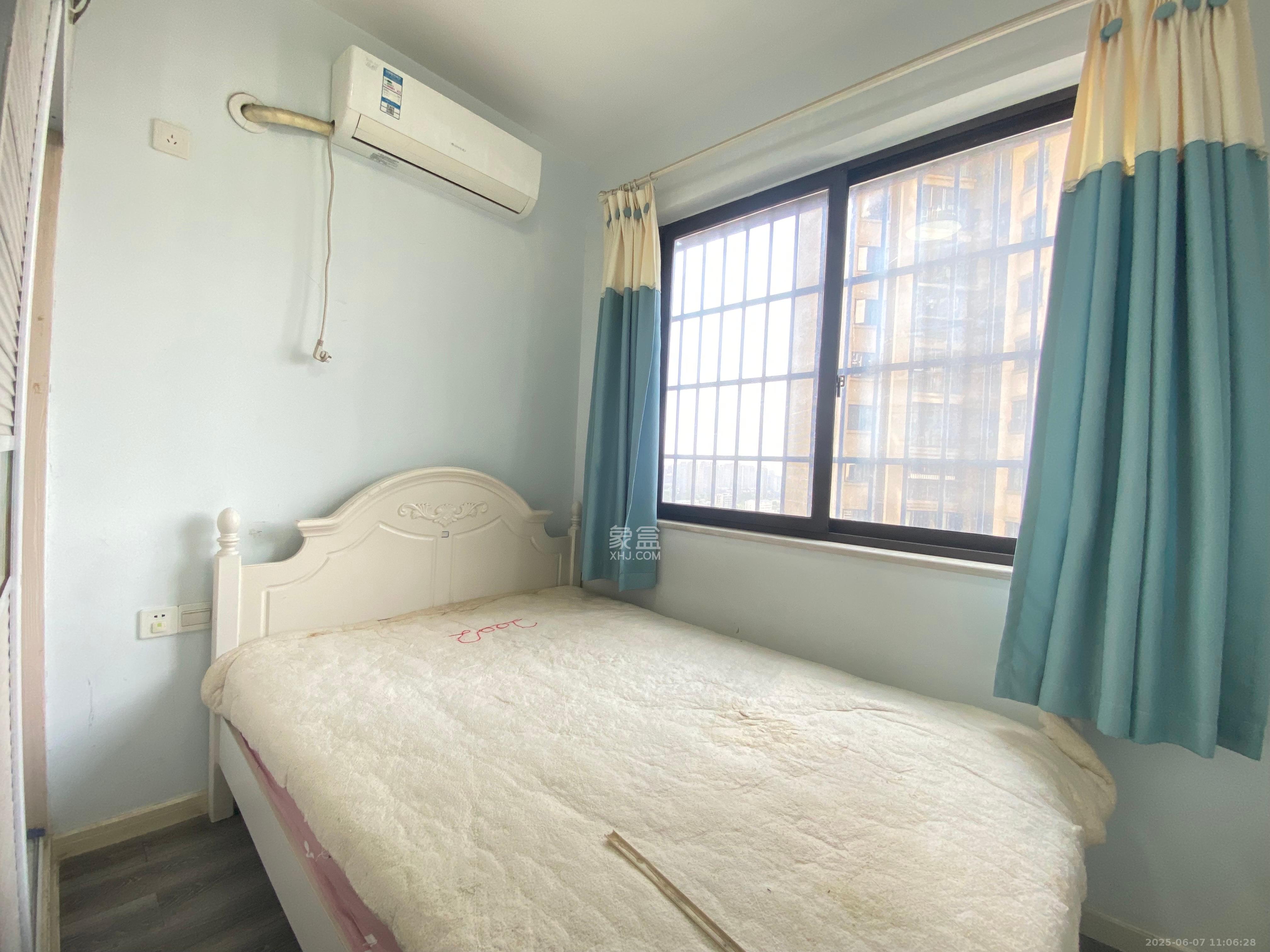 华润置地广场一期  3室2厅1卫   2200.00元/月室内图