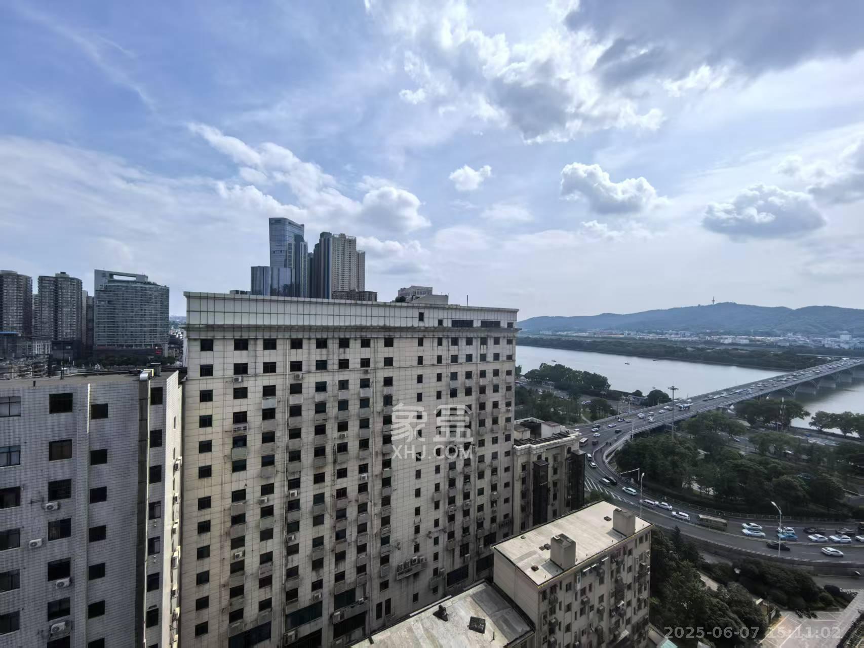 万达公馆  3室2厅1卫   13000.00元/月小区图