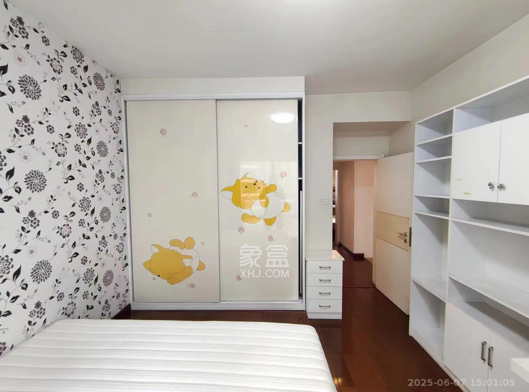 一心花苑  4室2厅2卫   3000.00元/月室内图