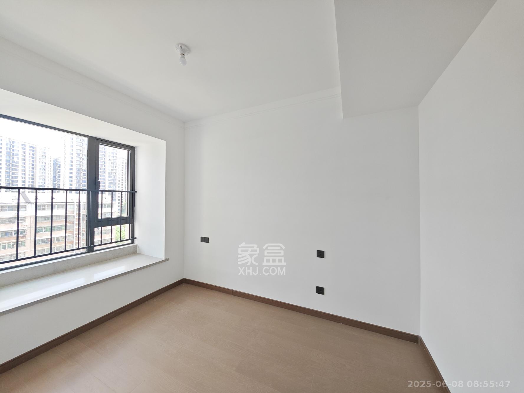 金地都会风華  4室2厅2卫    200.0万卧室