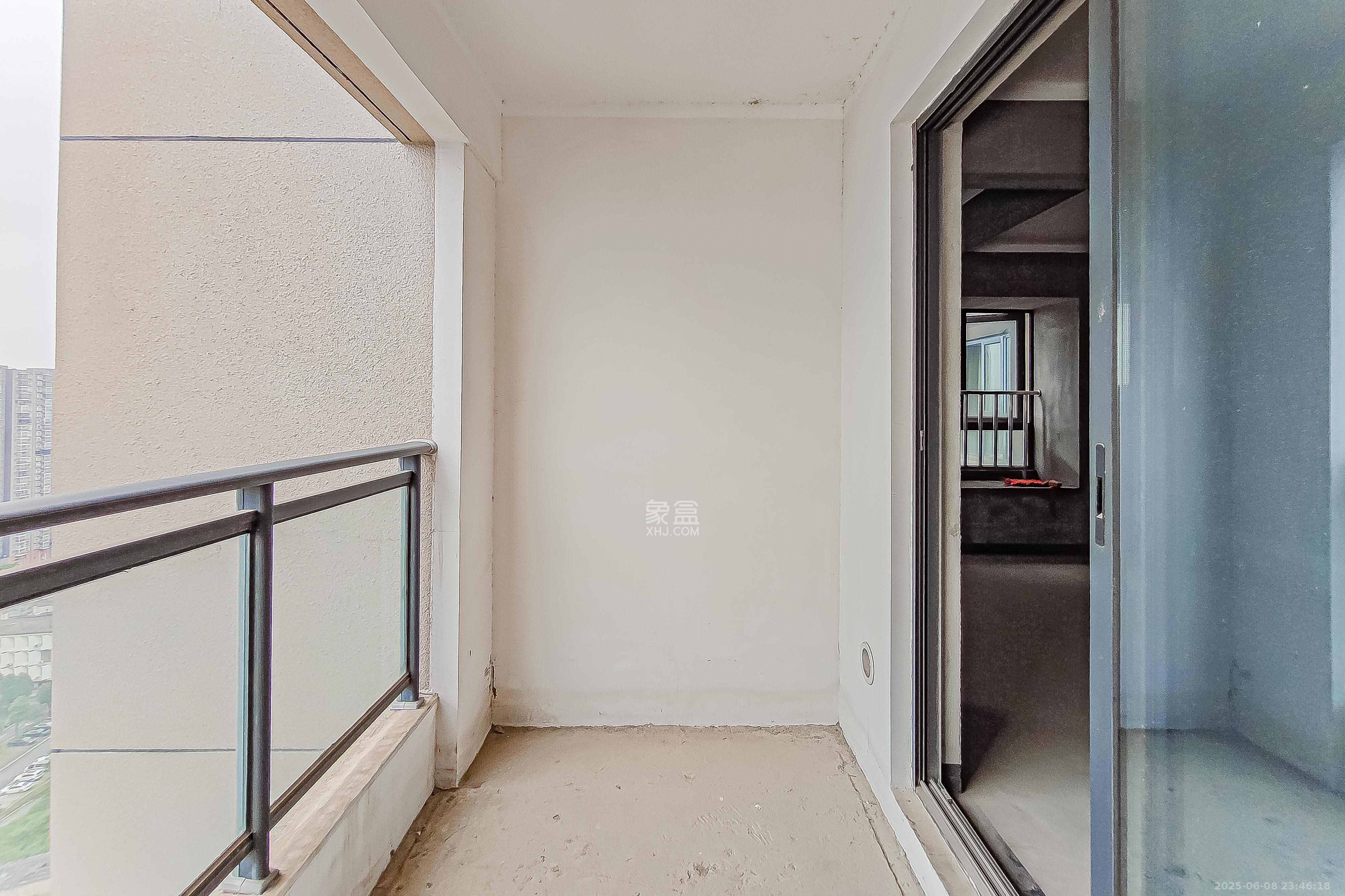 建发中央公园（建发美地）  3室2厅2卫   135.00万阳台