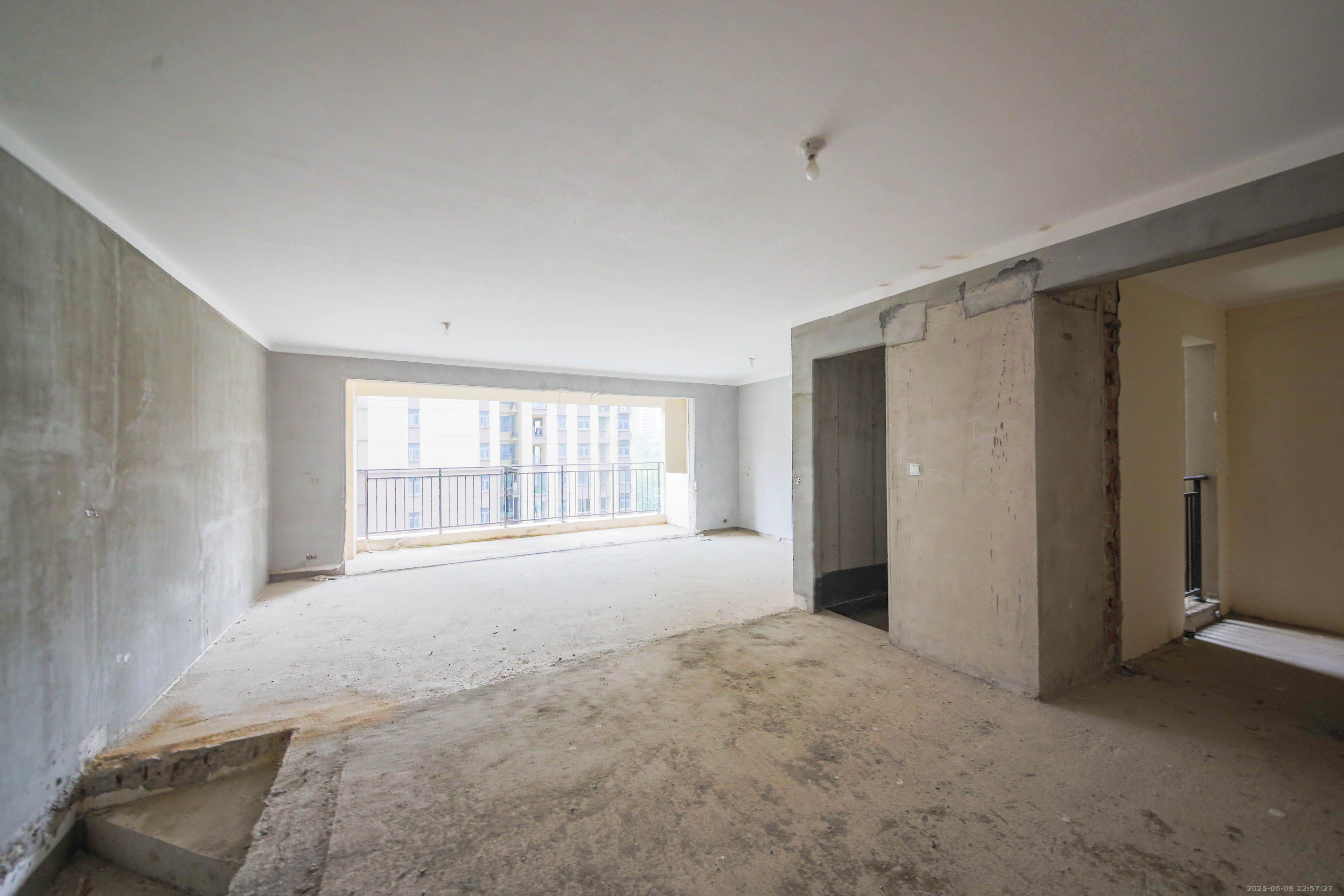 中建钰和城  4室2厅2卫   168.00万客厅