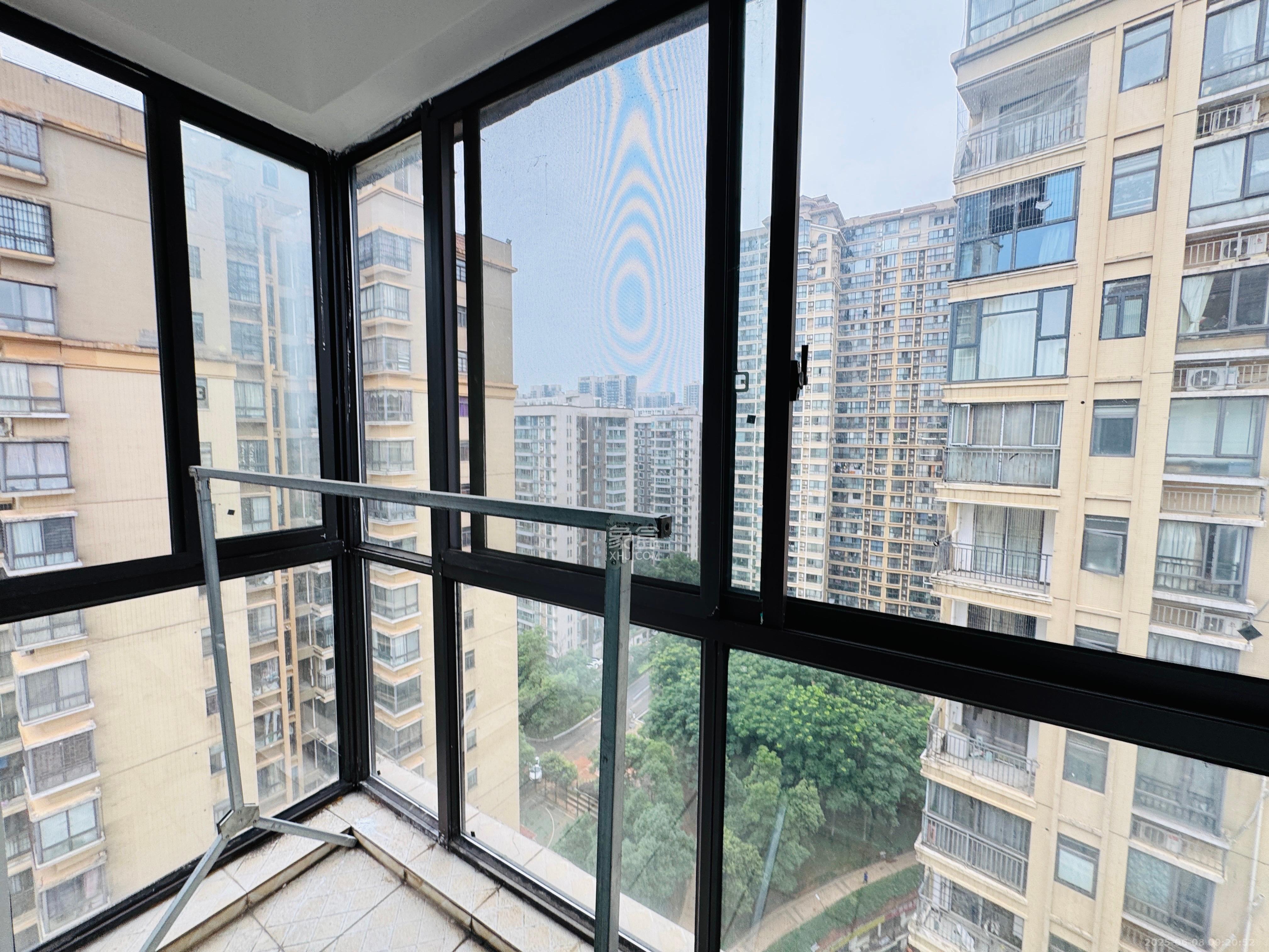 钱隆樽品(一、二、三期)  2室2厅1卫    2200.0元/月 钱隆樽品(一、二、三期)  2室2厅1卫    2200.0元/月室内图