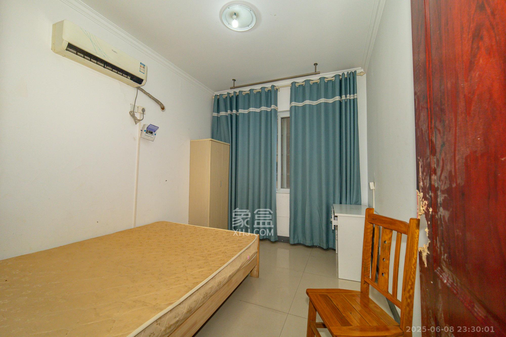 楚天世纪城西苑  3室2厅1卫    52.0万 楚天世纪城西苑  3室2厅1卫    52.0万卧室