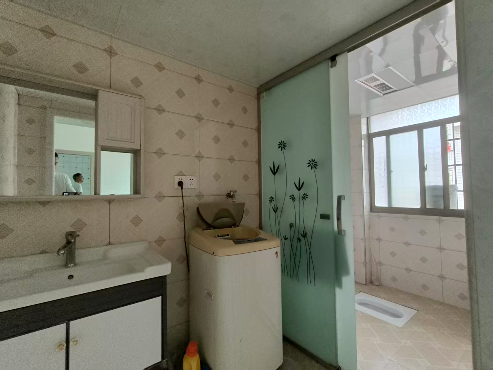 双江安置小区 3室2厅2卫 1300.0元/月 双江安置小区 3室2厅2卫 1300.0元/月室内图