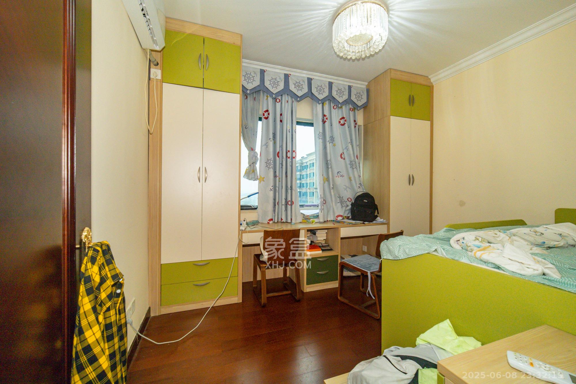 恒大翡翠华庭  3室1厅2卫    108.0万 恒大翡翠华庭  3室1厅2卫    108.0万卧室