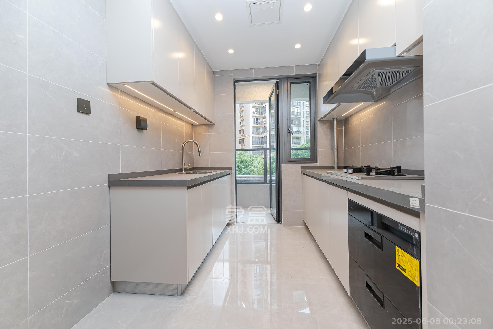 时代倾城汀蓝(时代倾城六期) 3室2厅3卫 179.0万 时代倾城汀蓝(时代倾城六期) 3室2厅3卫 179.0万厨房