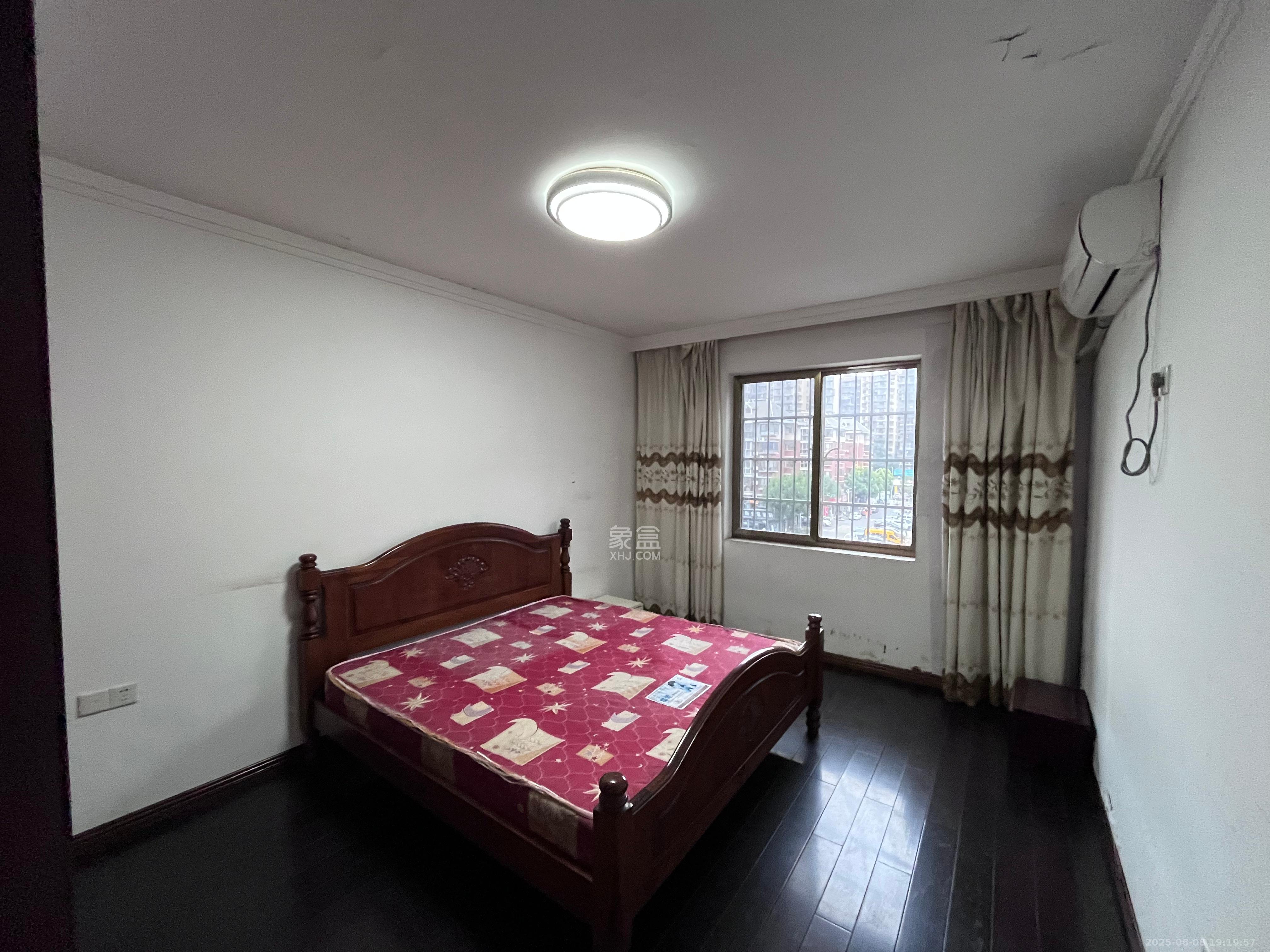 莲湖汽配城 4室2厅2卫 1900.0元/月 莲湖汽配城 4室2厅2卫 1900.0元/月室内图