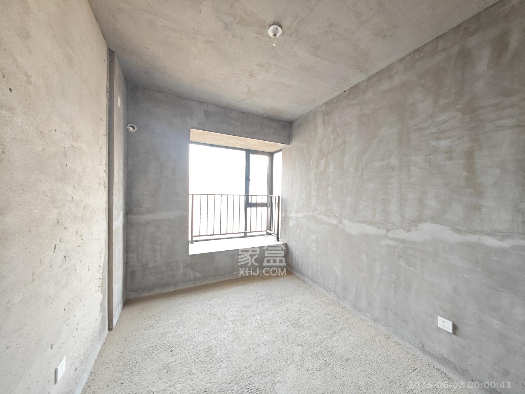 中建嘉和城  3室2厅2卫   85.00万卧室