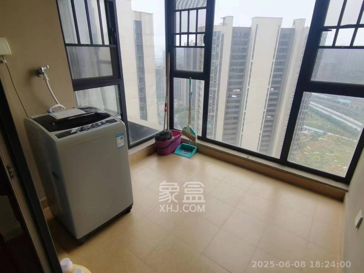 万科魅力之城锋镜里  3室2厅2卫   2500.00元/月室内图