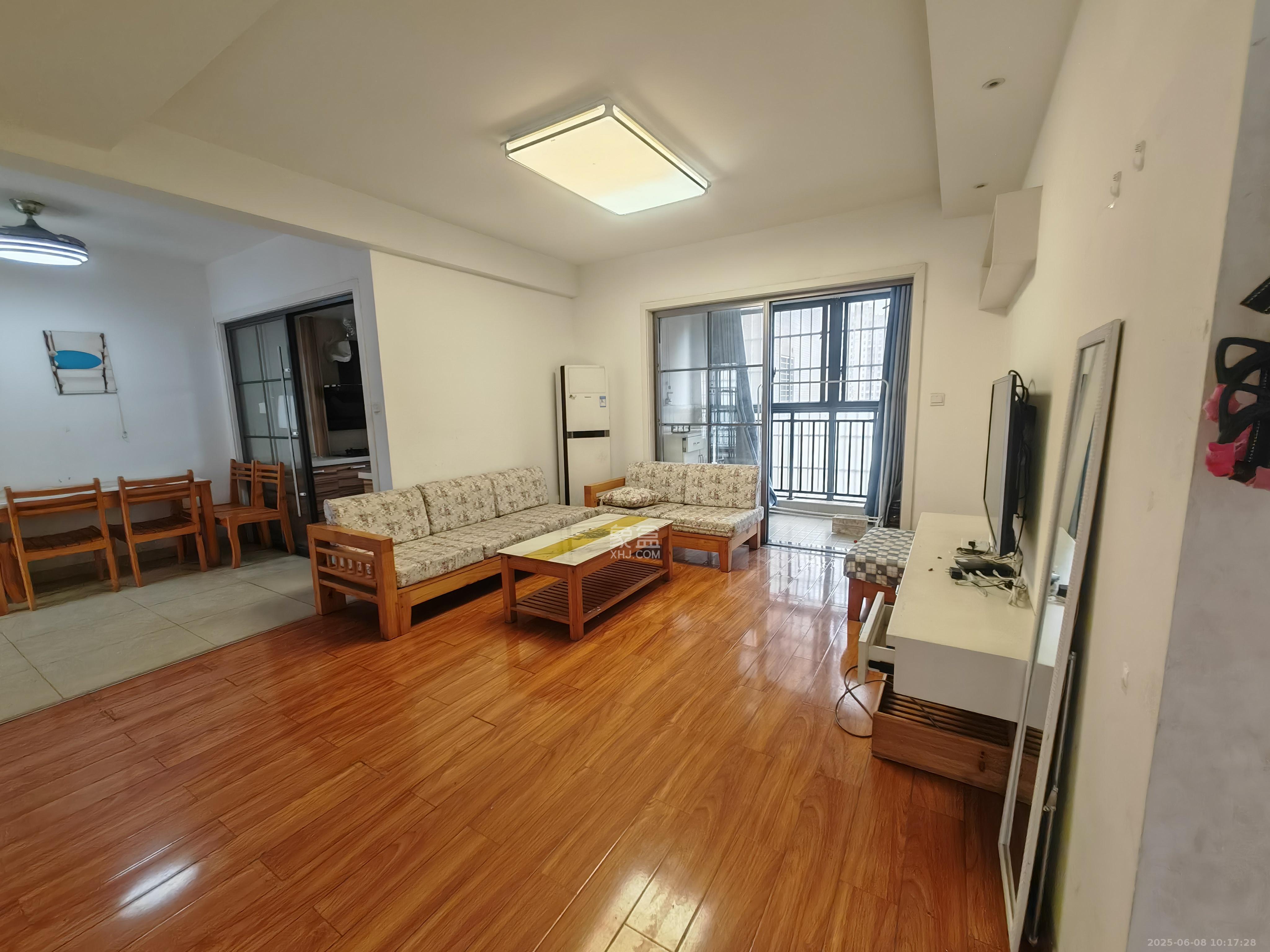 钰龙天下一期  3室2厅2卫   2600.00元/月室内图