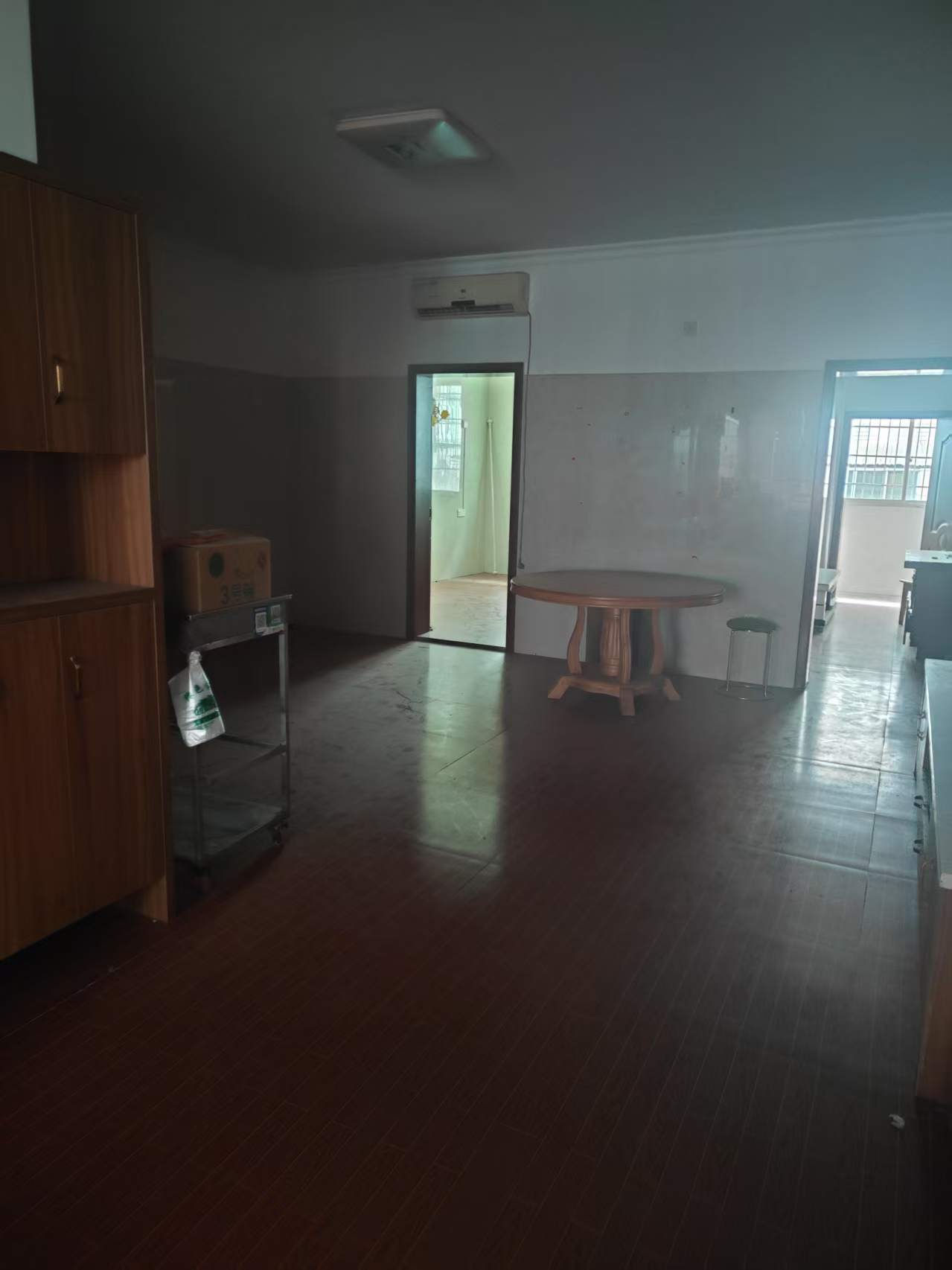 三泰小区  4室2厅1卫   1800.00元/月室内图