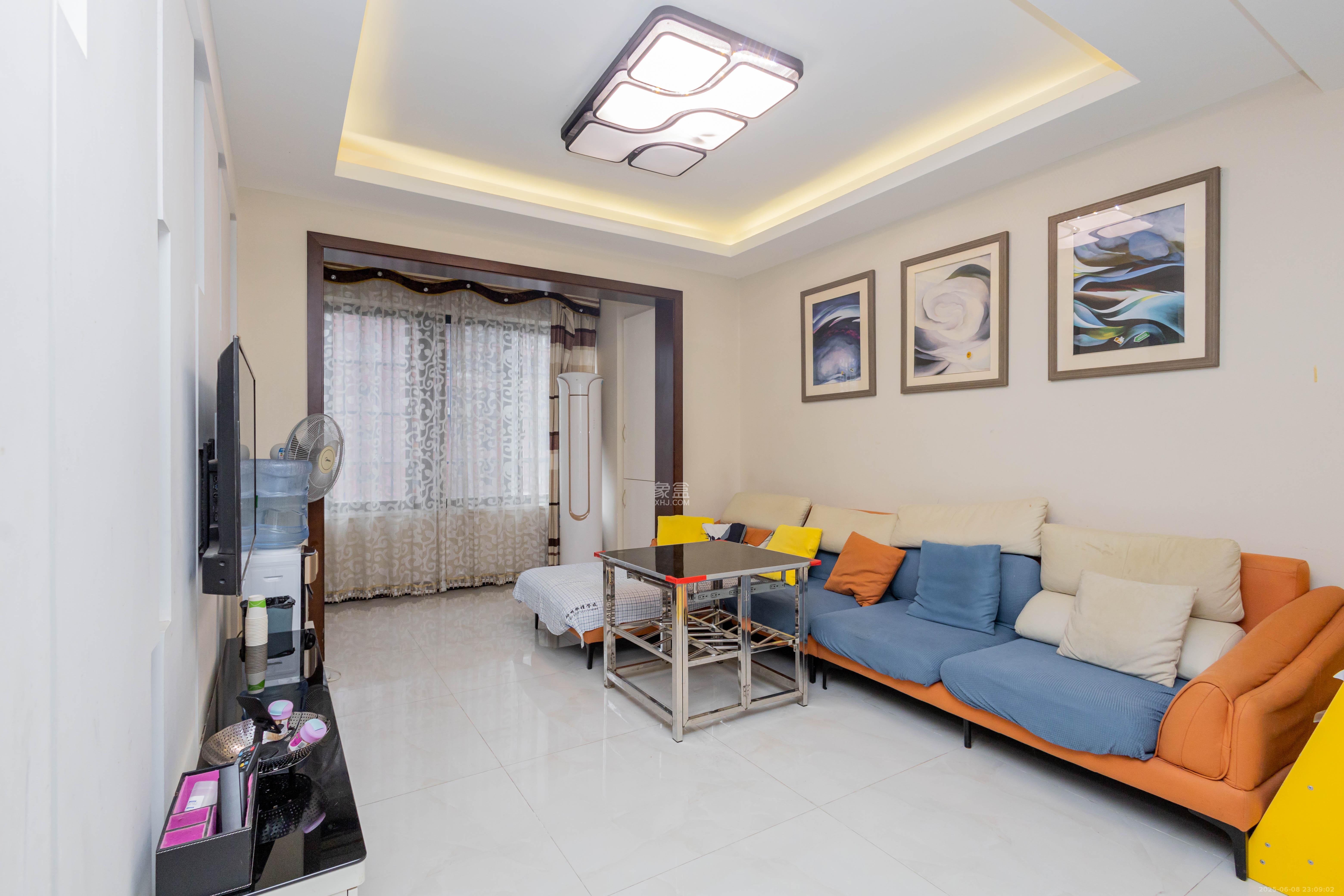 辉宏橄榄城  3室2厅1卫    65.0万客厅
