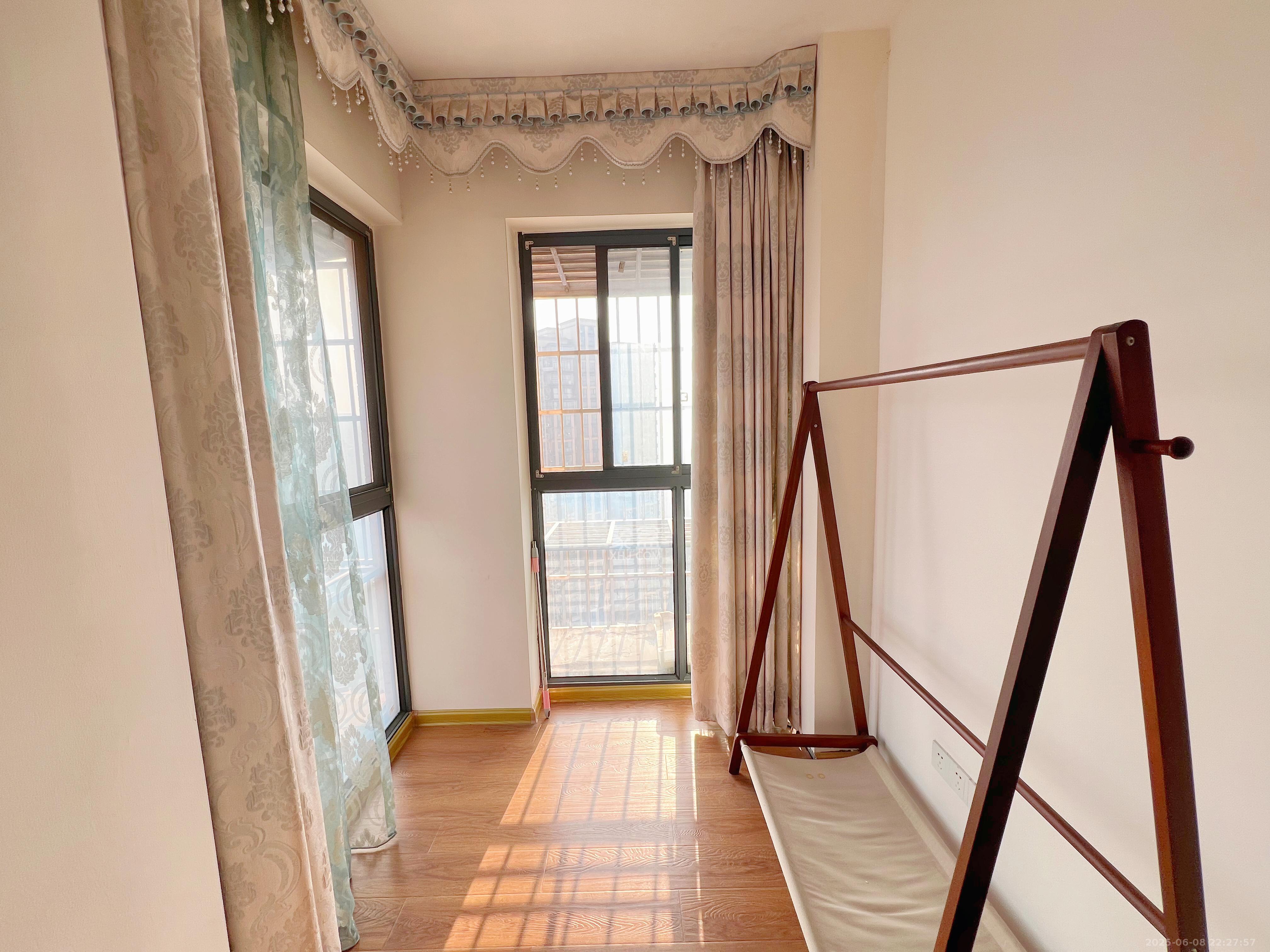 中城丽景香山园  2室2厅1卫    3000.0元/月室内图