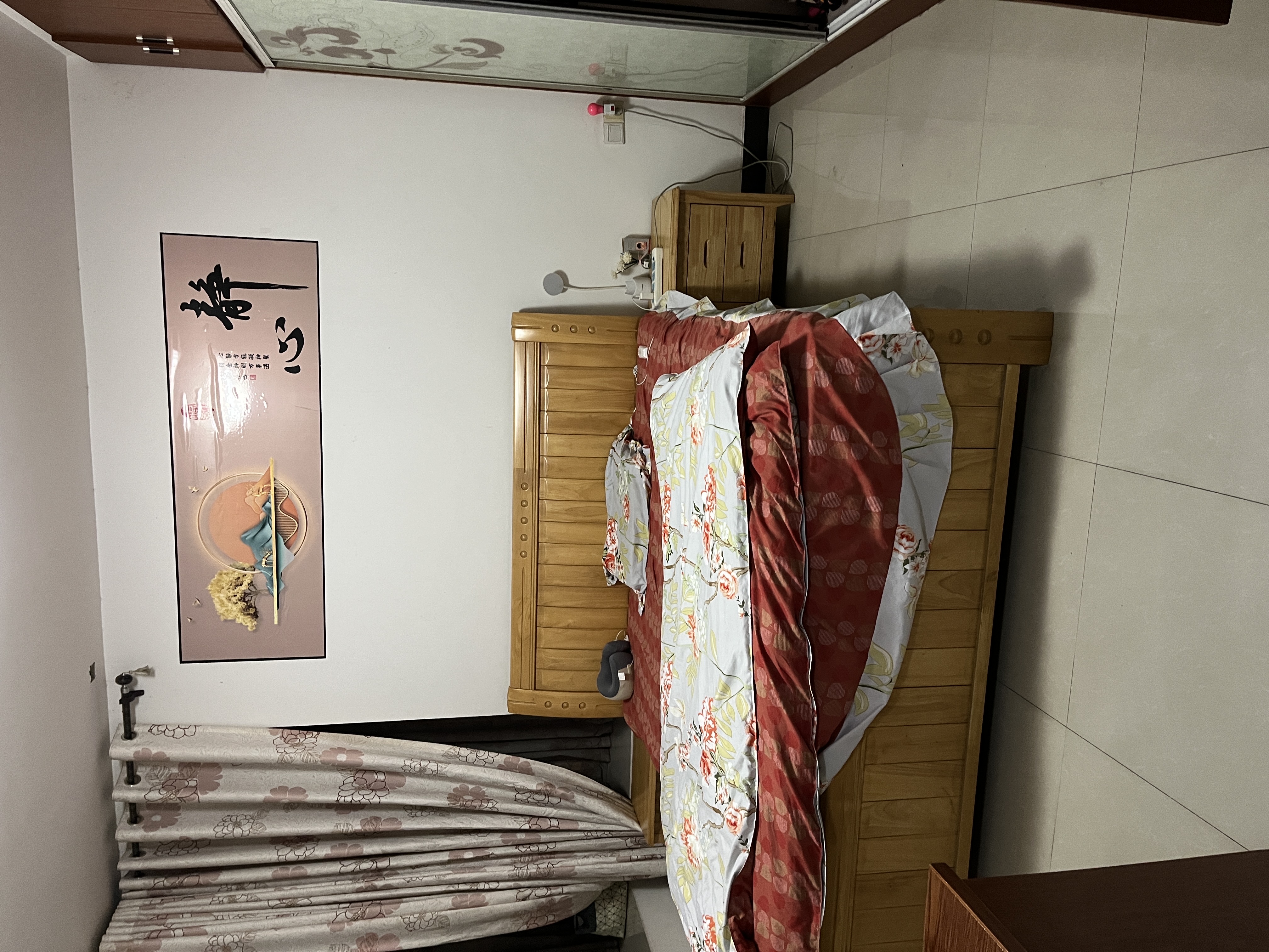 旺角佳园  4室2厅2卫   61.80万客厅