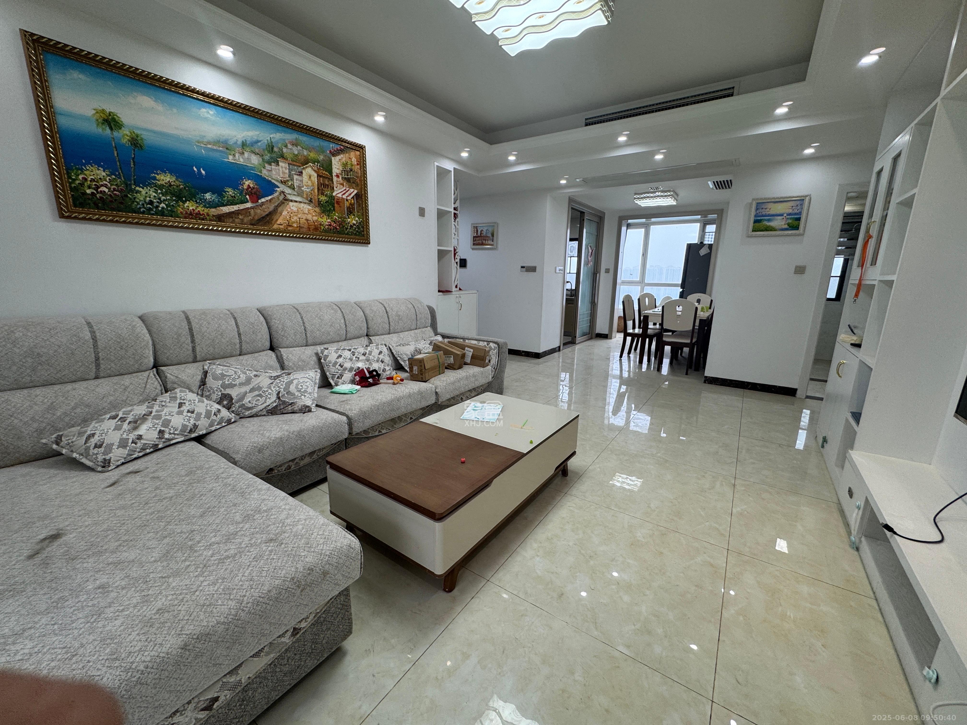 山语城三期  3室2厅2卫    2300.0元/月 山语城三期  3室2厅2卫    2300.0元/月室内图