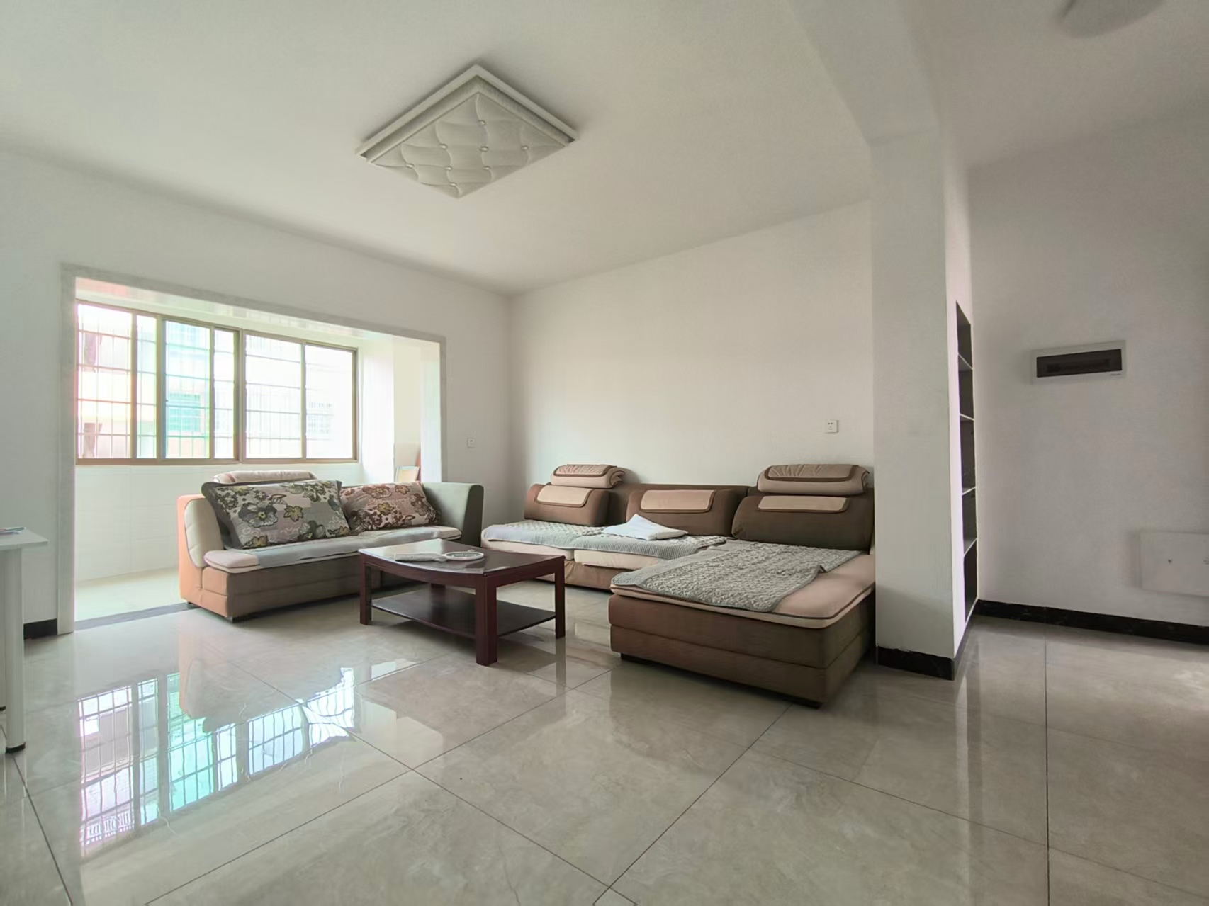 双江安置小区 3室2厅2卫 1300.0元/月 双江安置小区 3室2厅2卫 1300.0元/月室内图