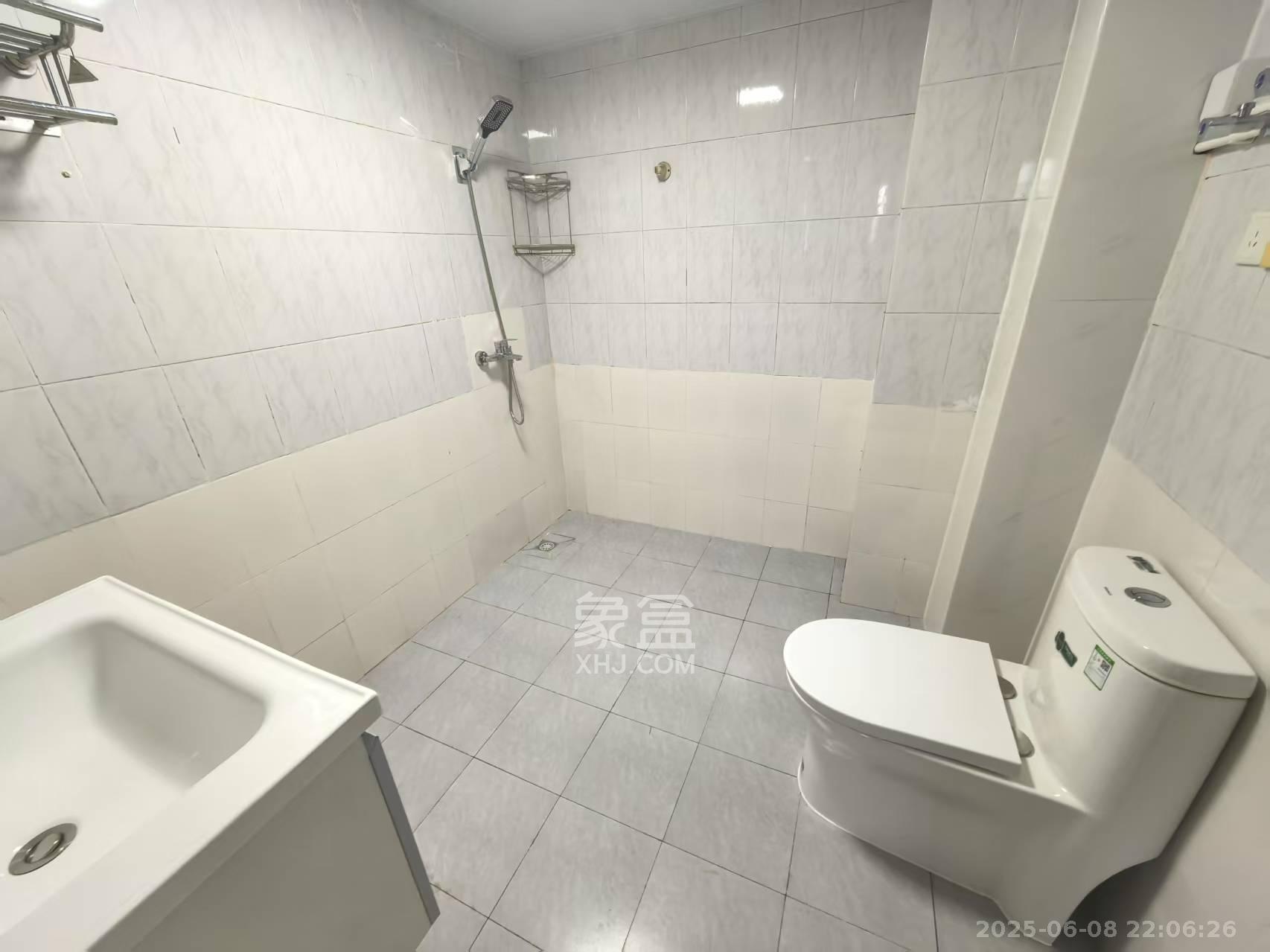 三湘小区  3室2厅2卫   1600.00元/月室内图