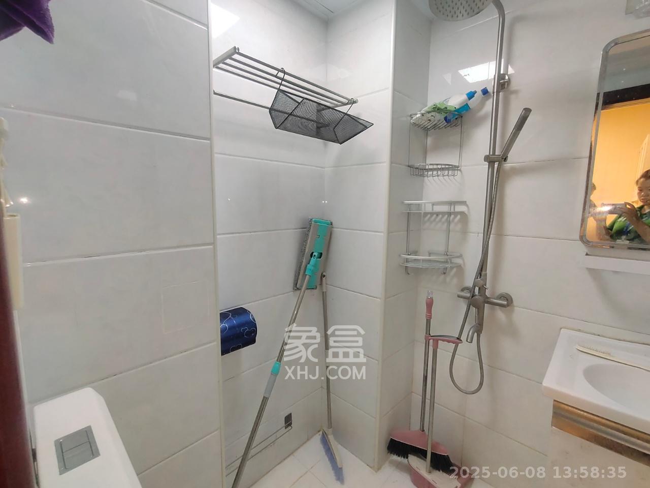 麓山枫情  3室1厅1卫    2000.0元/月室内图