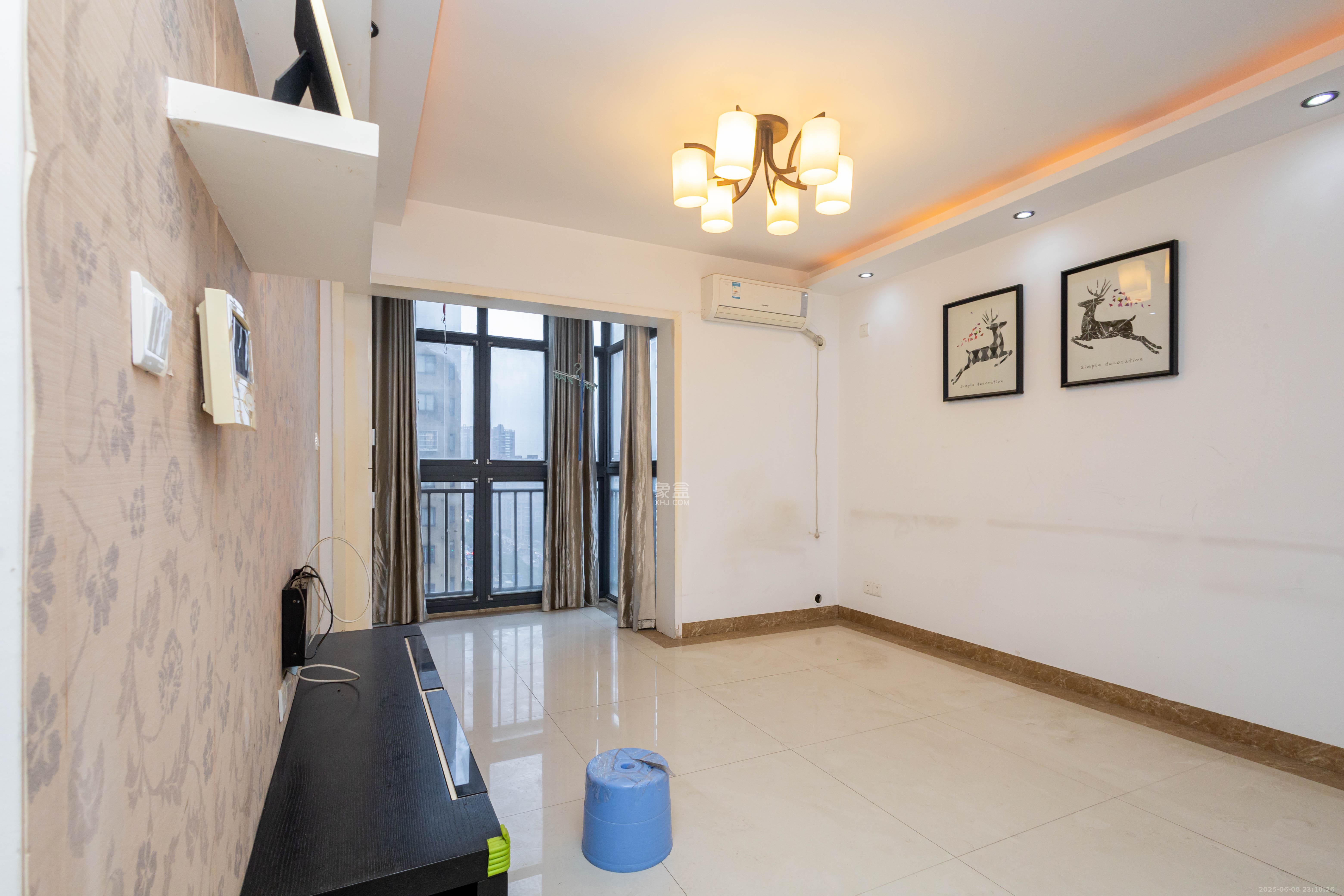 中国铁建国际城一期 3室2厅1卫 43.8万 中国铁建国际城一期 3室2厅1卫 43.8万客厅