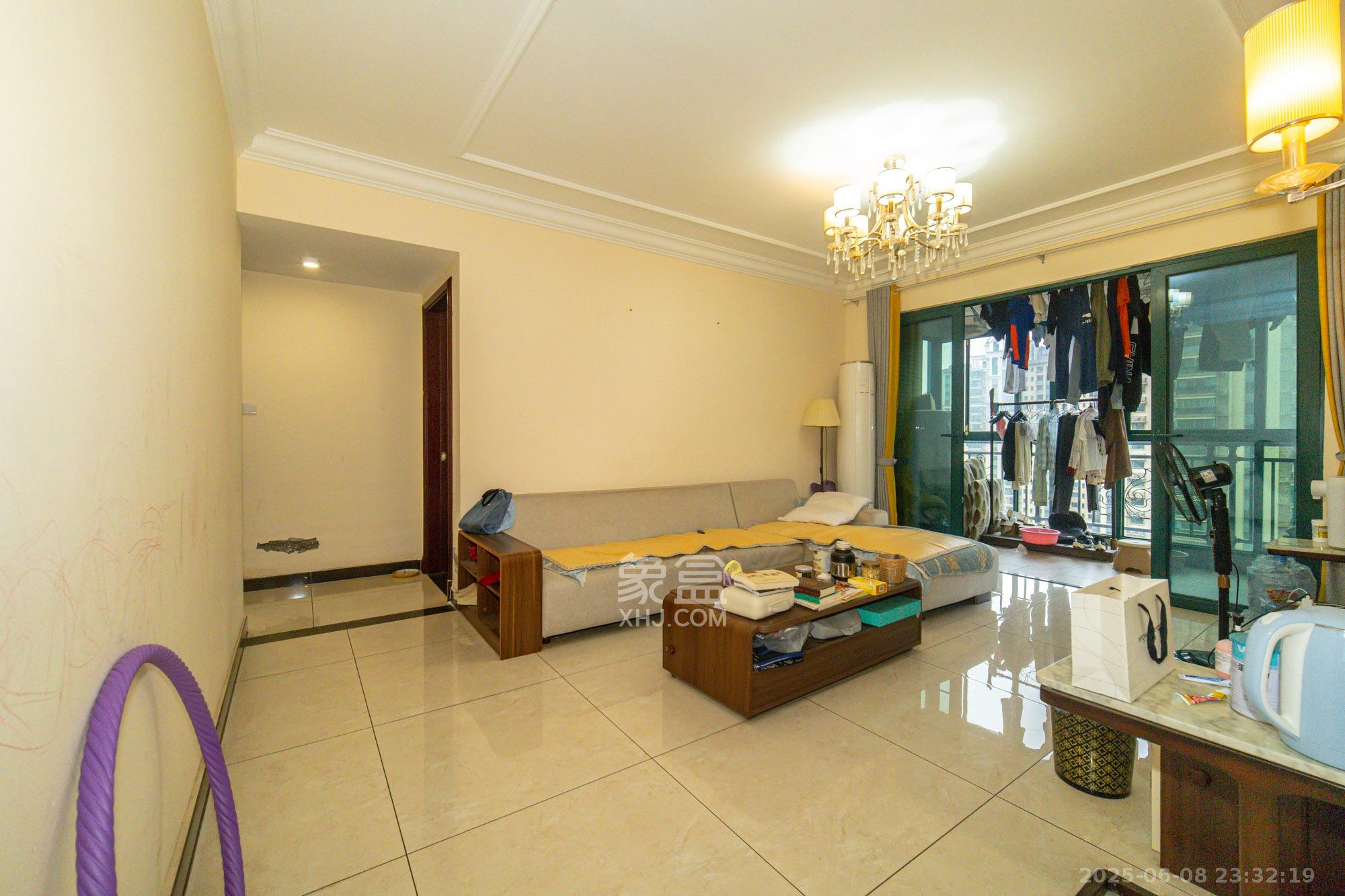 恒大翡翠华庭  3室1厅2卫    108.0万 恒大翡翠华庭  3室1厅2卫    108.0万客厅