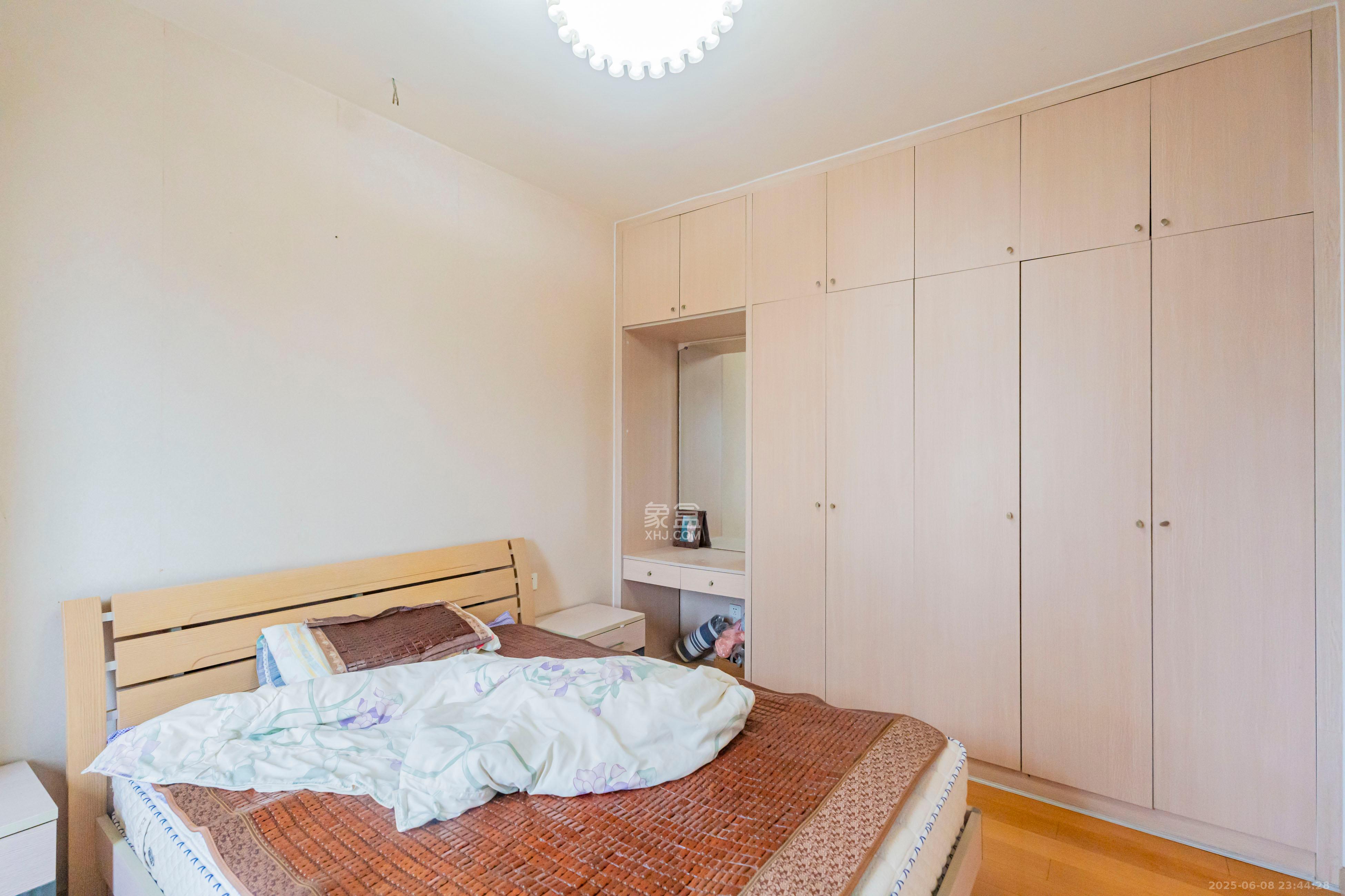 盛世美居荷园 3室1厅2卫 106.0万 盛世美居荷园 3室1厅2卫 106.0万卧室