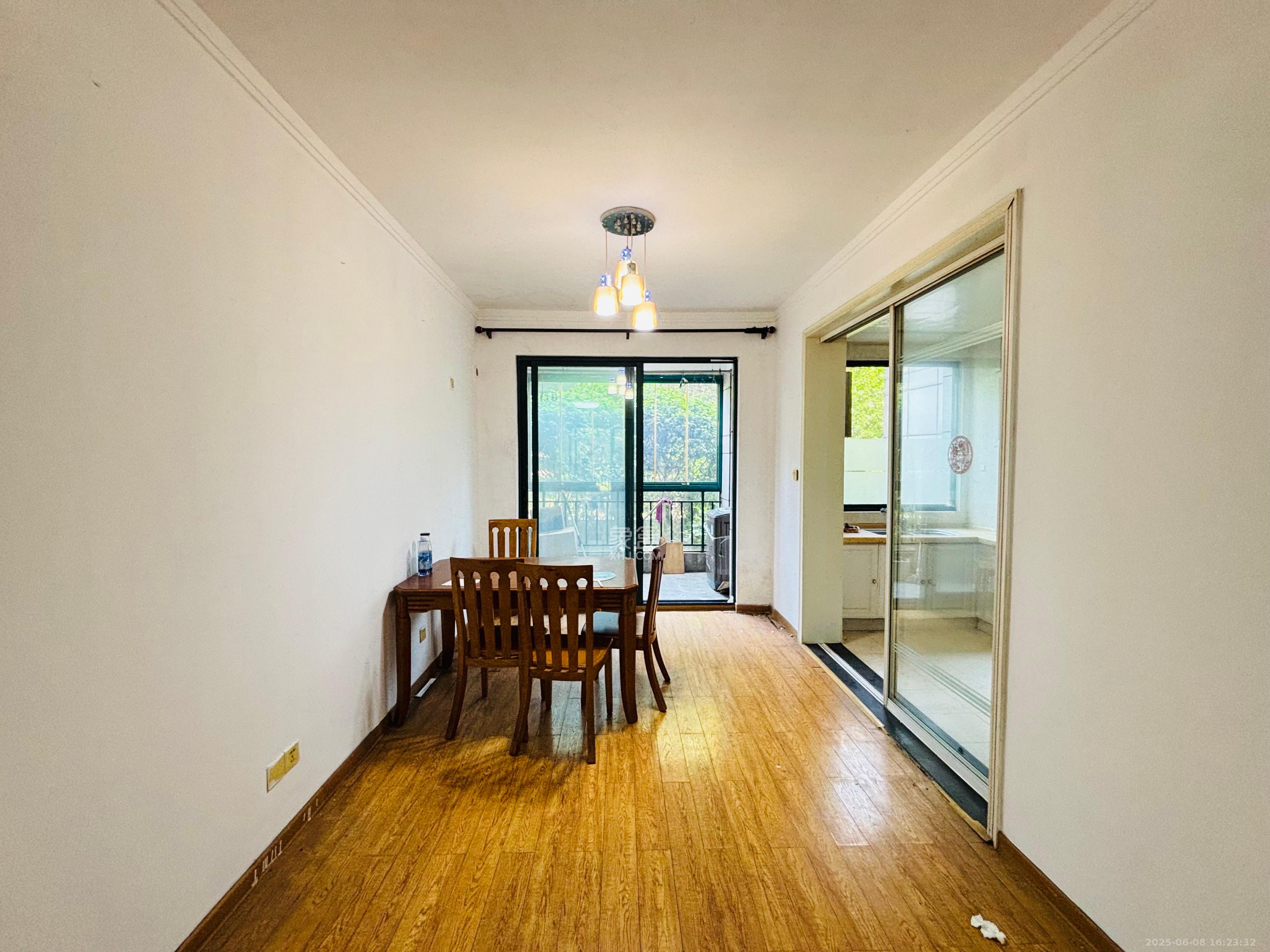 星城世家 3室2厅2卫 2300.0元/月 星城世家 3室2厅2卫 2300.0元/月室内图