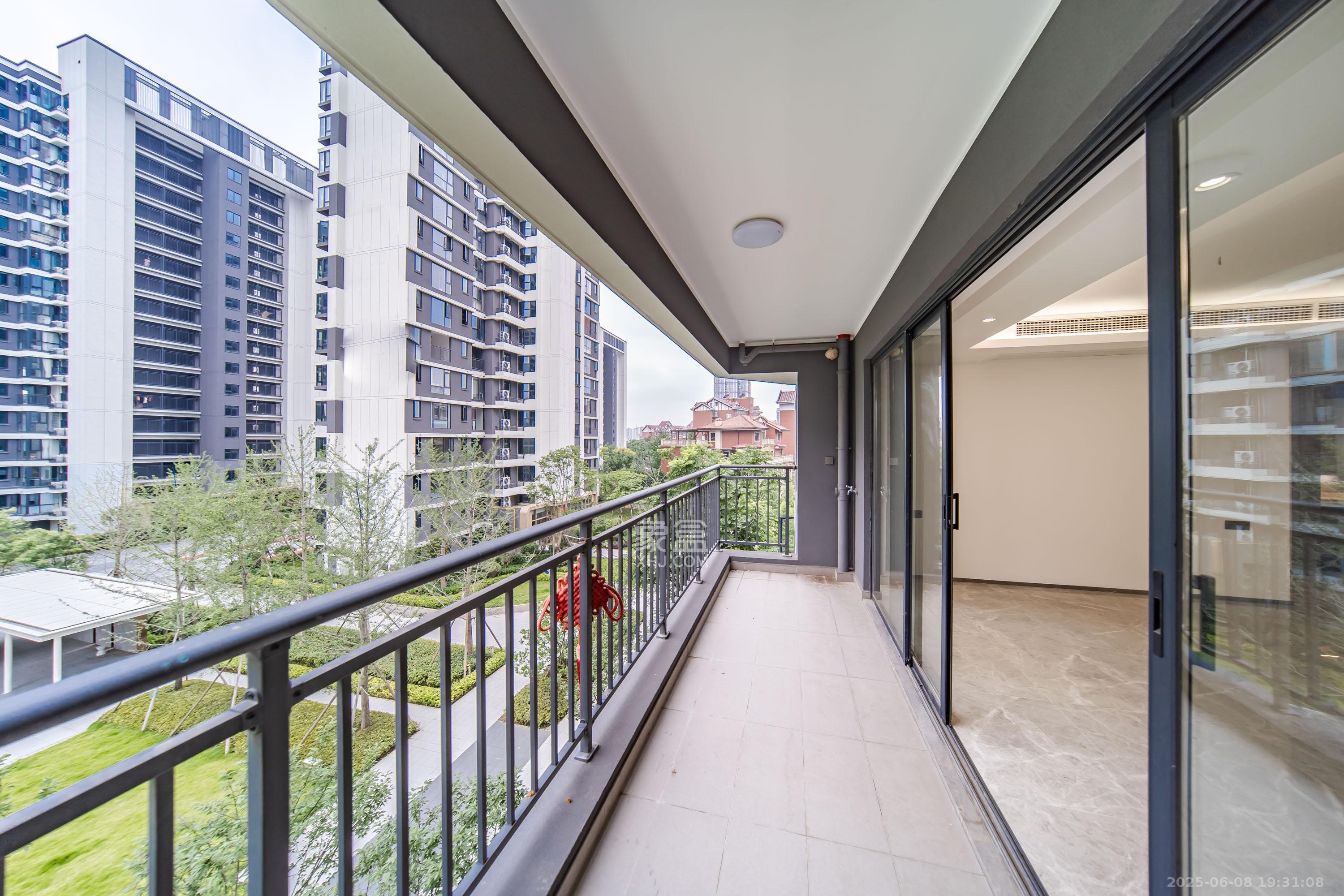 旭辉铂宸府 4室2厅2卫 155.0万 旭辉铂宸府 4室2厅2卫 155.0万阳台