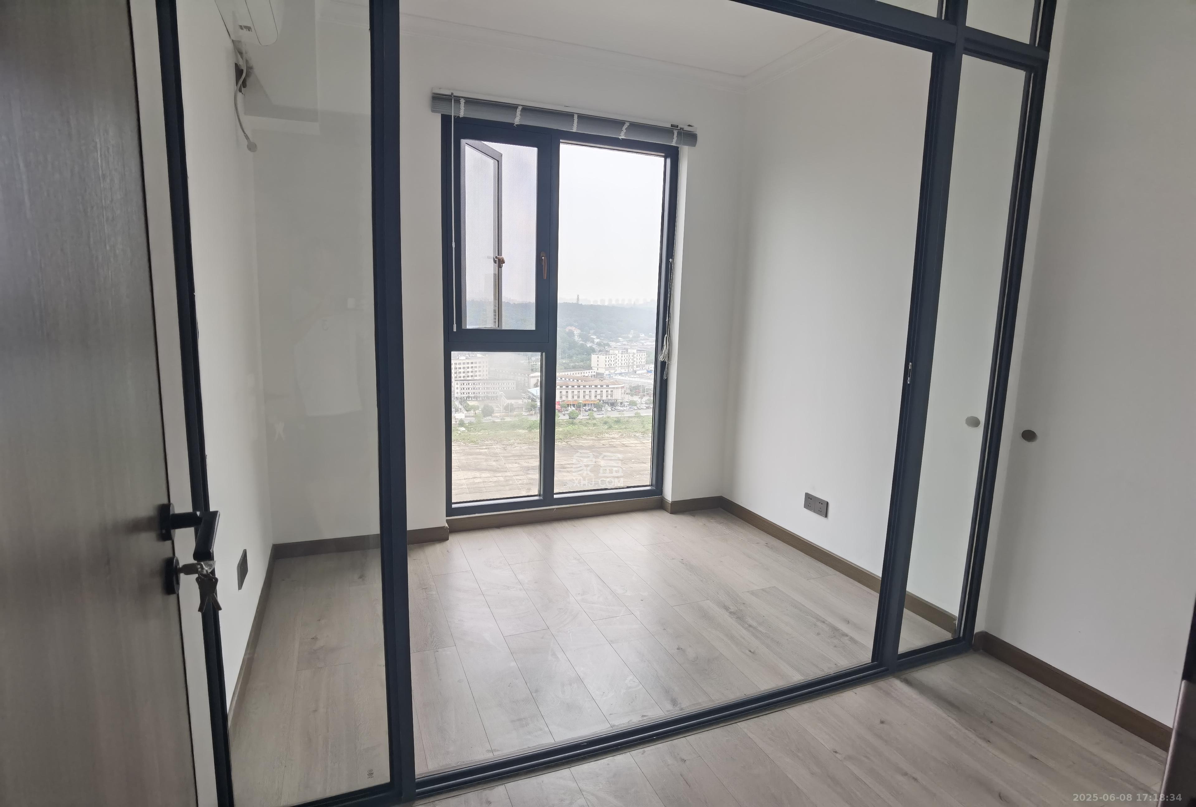 西湖鸿运佳苑 5室2厅2卫 3500.0元/月 西湖鸿运佳苑 5室2厅2卫 3500.0元/月室内图